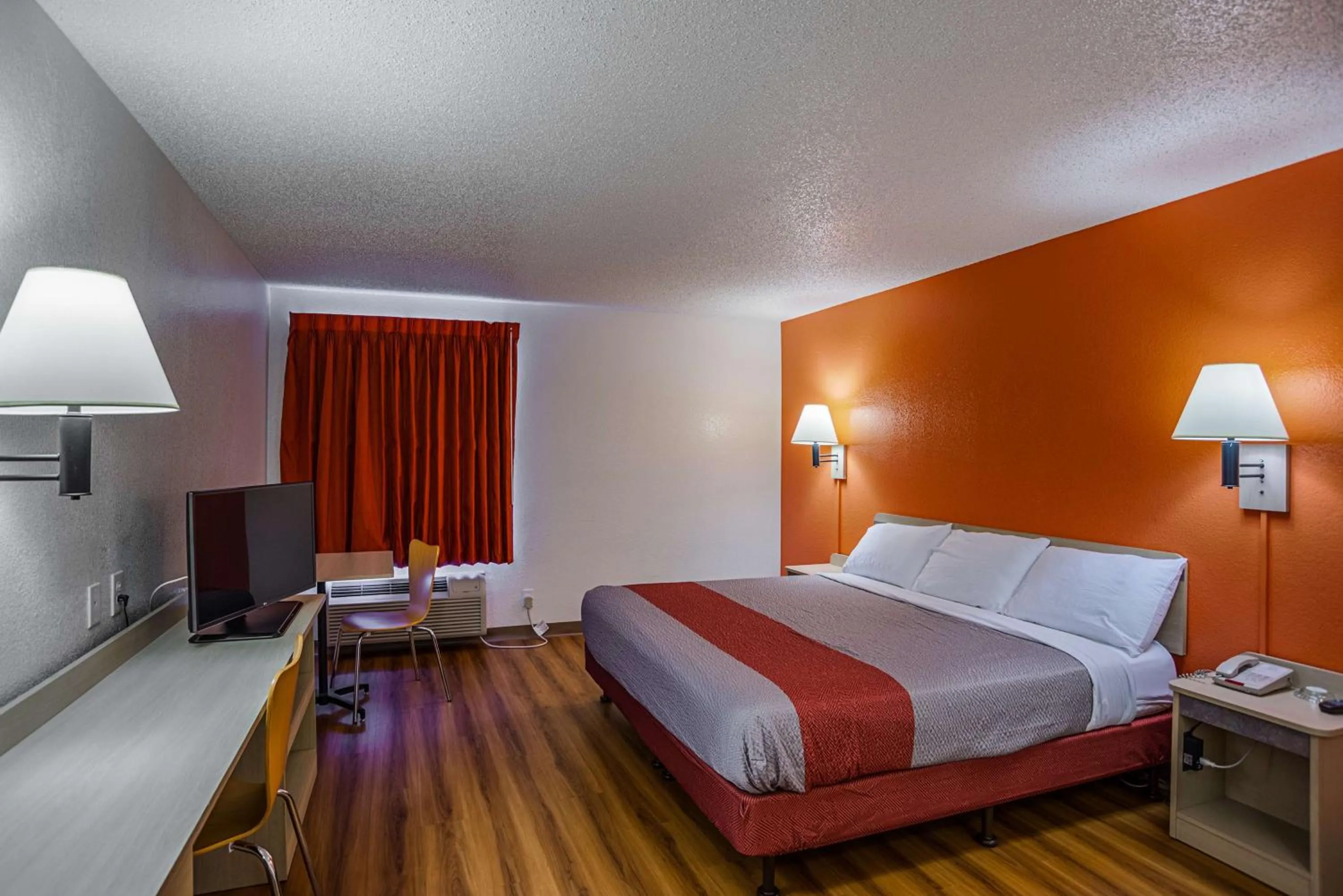 Photo of the whole room, Bed in Motel 6 Tucson, AZ - North