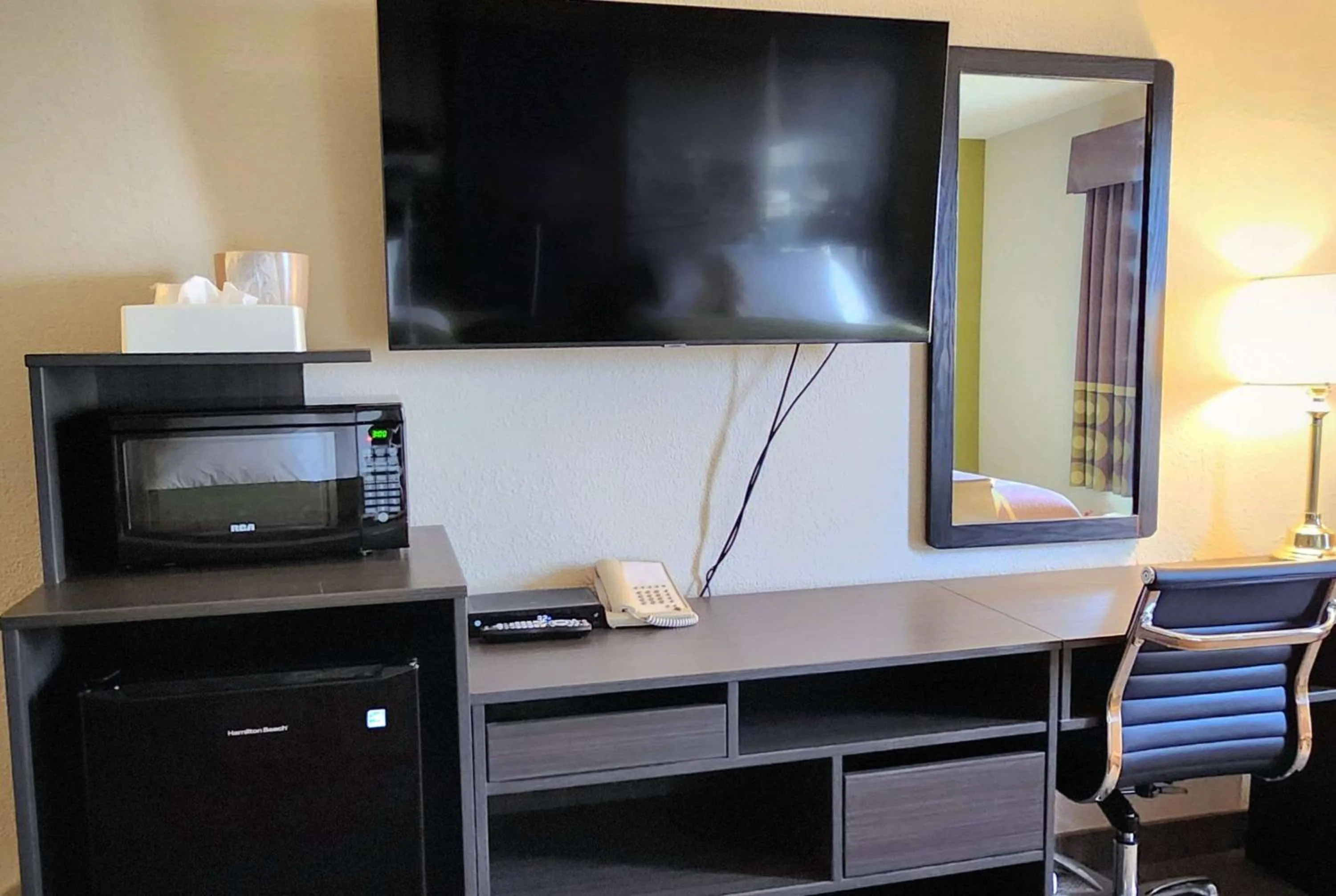 Photo of the whole room in Super 8 by Wyndham Portage La Prairie MB