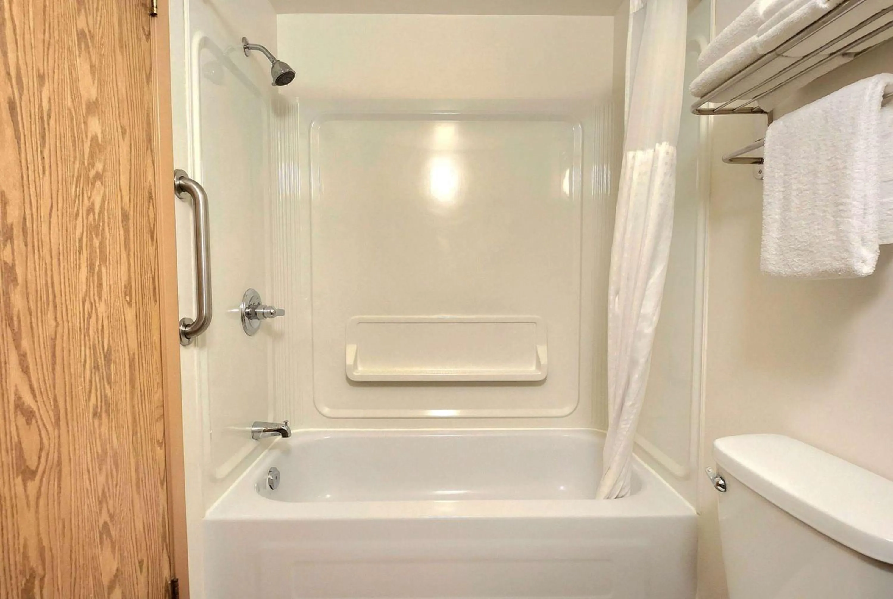 Photo of the whole room in Super 8 by Wyndham Portage La Prairie MB