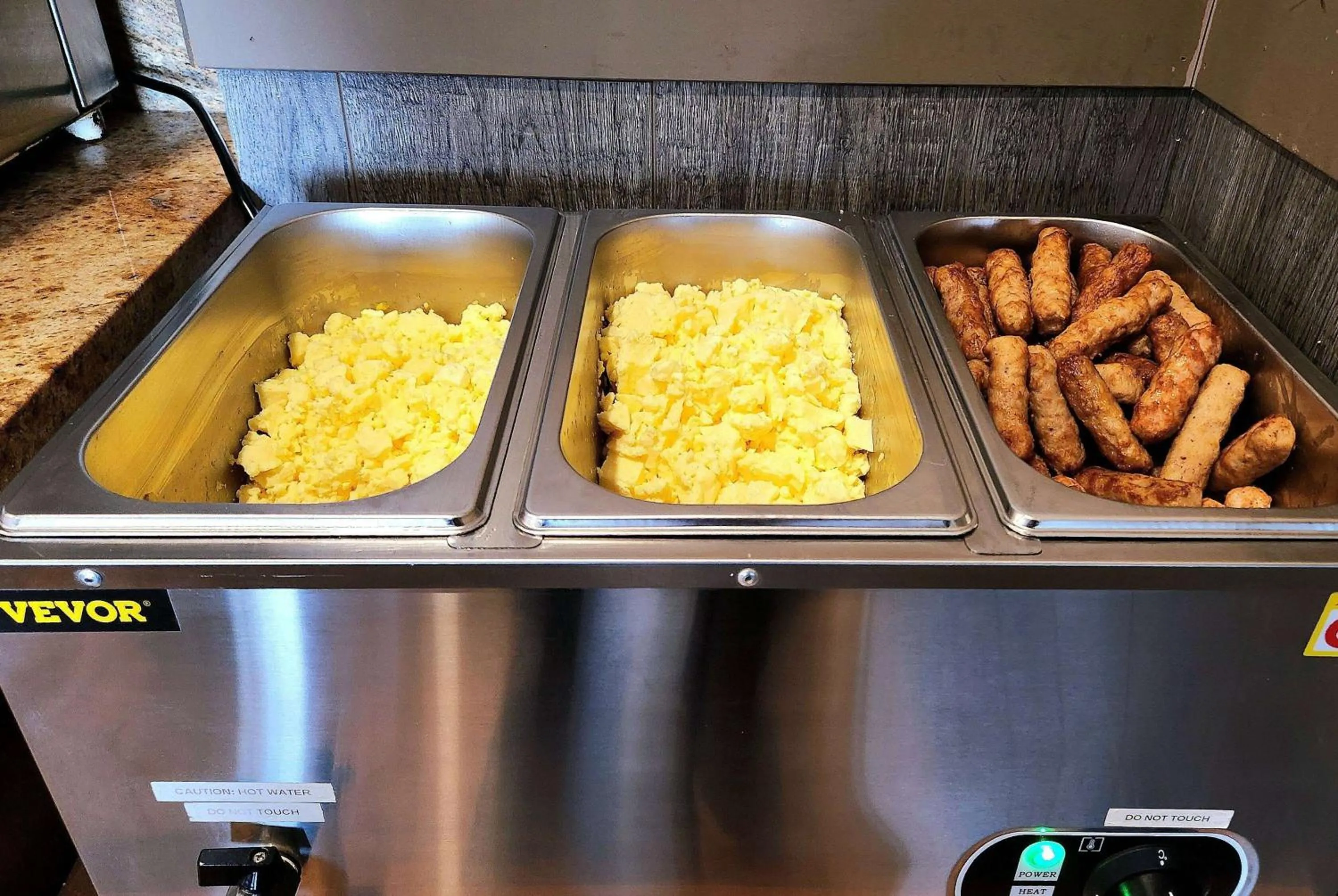 Restaurant/places to eat in Super 8 by Wyndham Portage La Prairie MB