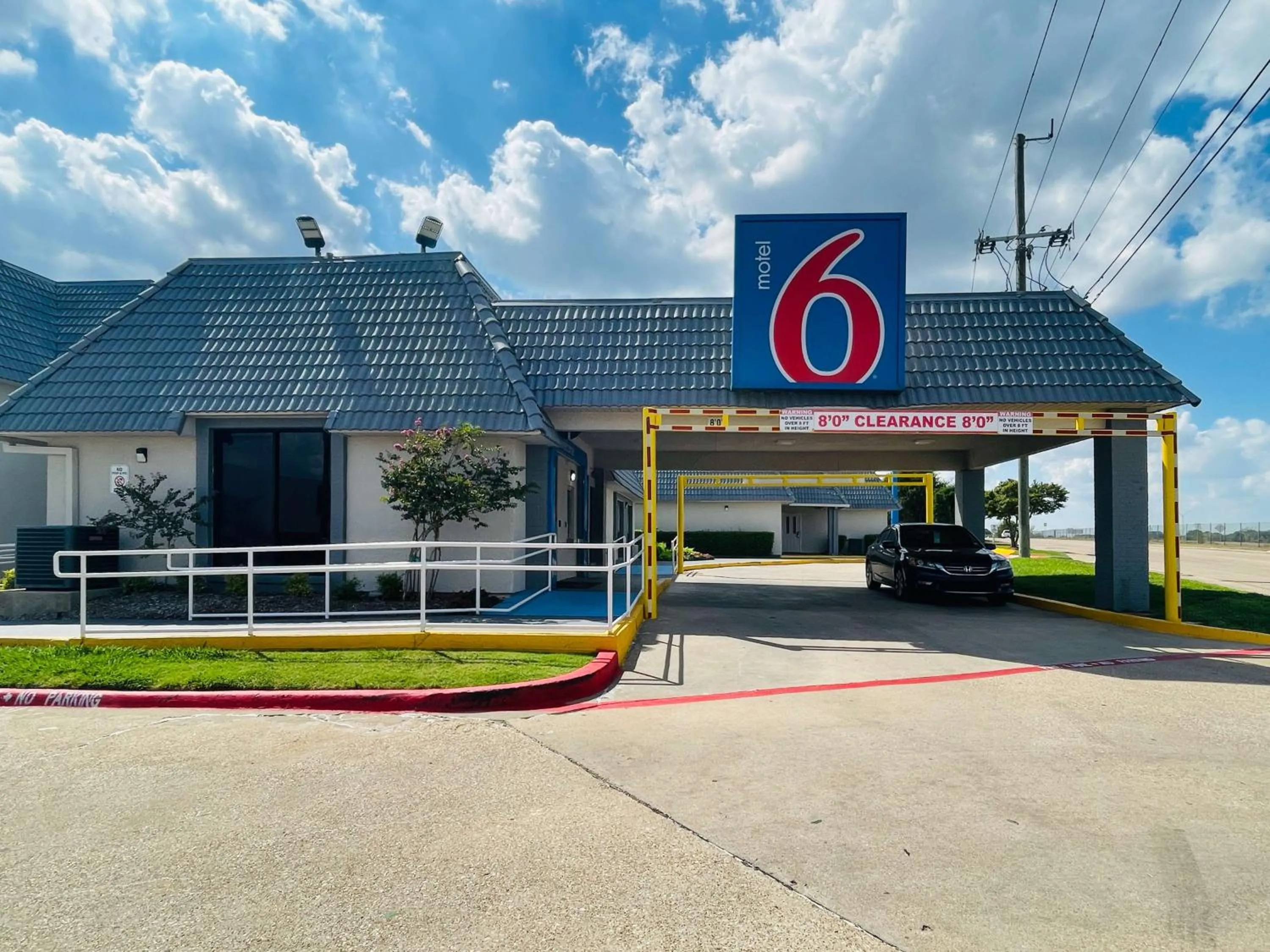 Property building in Motel 6-Duncanville, TX - Dallas