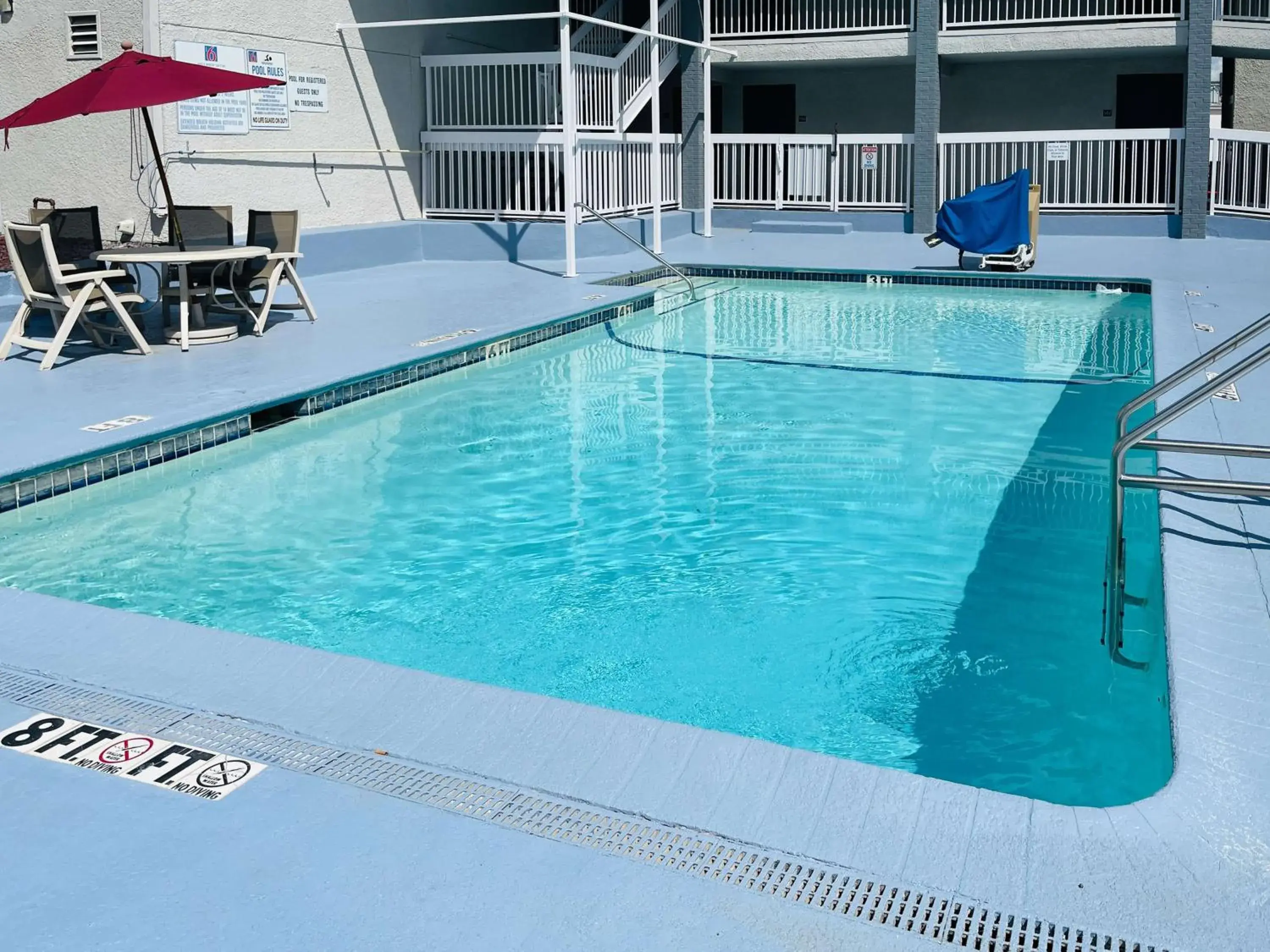 Pool view in Motel 6-Duncanville, TX - Dallas Pool view in Motel 6-Duncanville, TX - Dallas