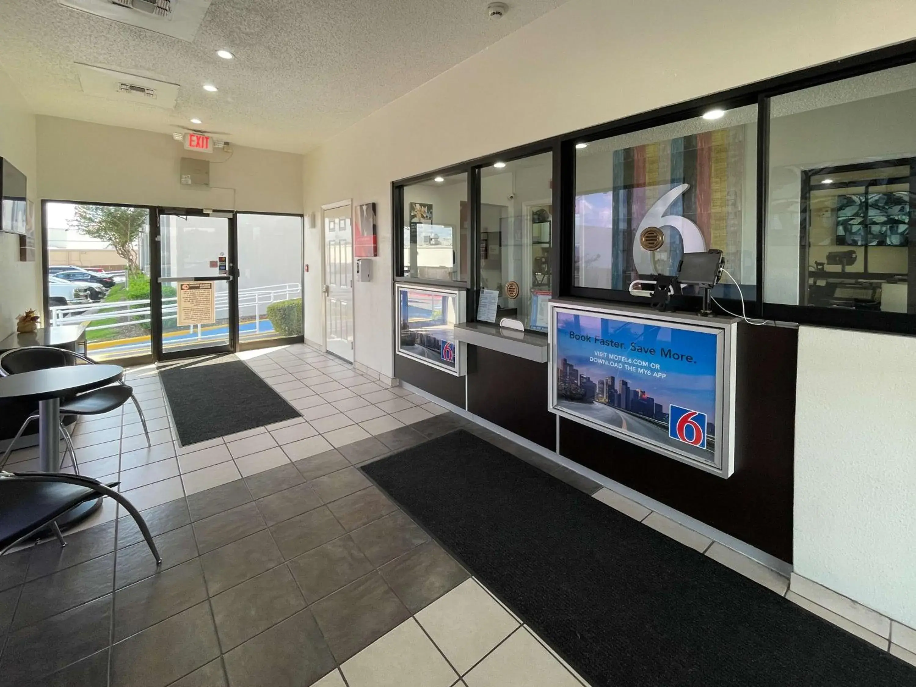 Lobby or reception in Motel 6-Duncanville, TX - Dallas Lobby or reception in Motel 6-Duncanville, TX - Dallas