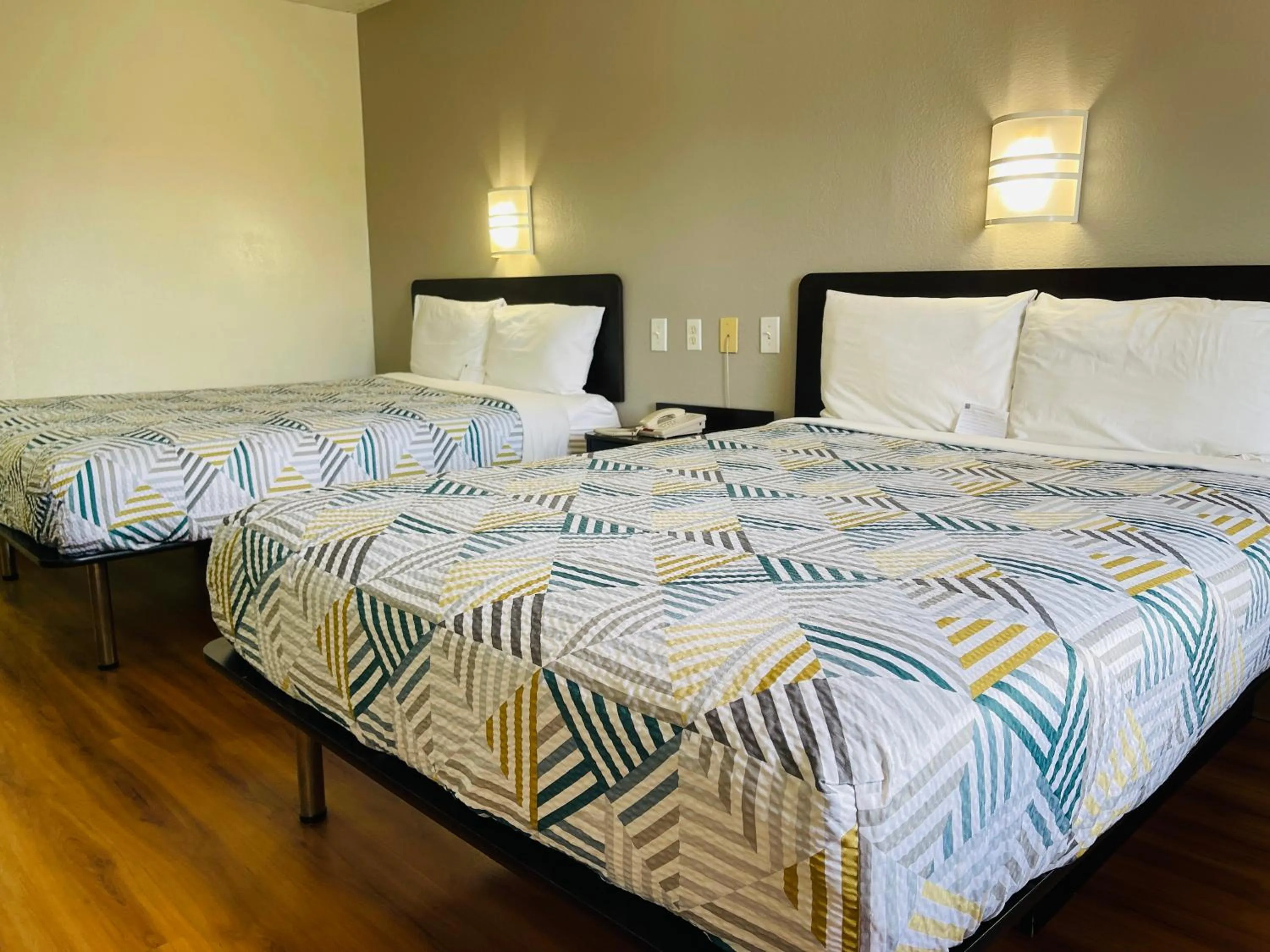 Bedroom, Bed in Motel 6-Duncanville, TX - Dallas