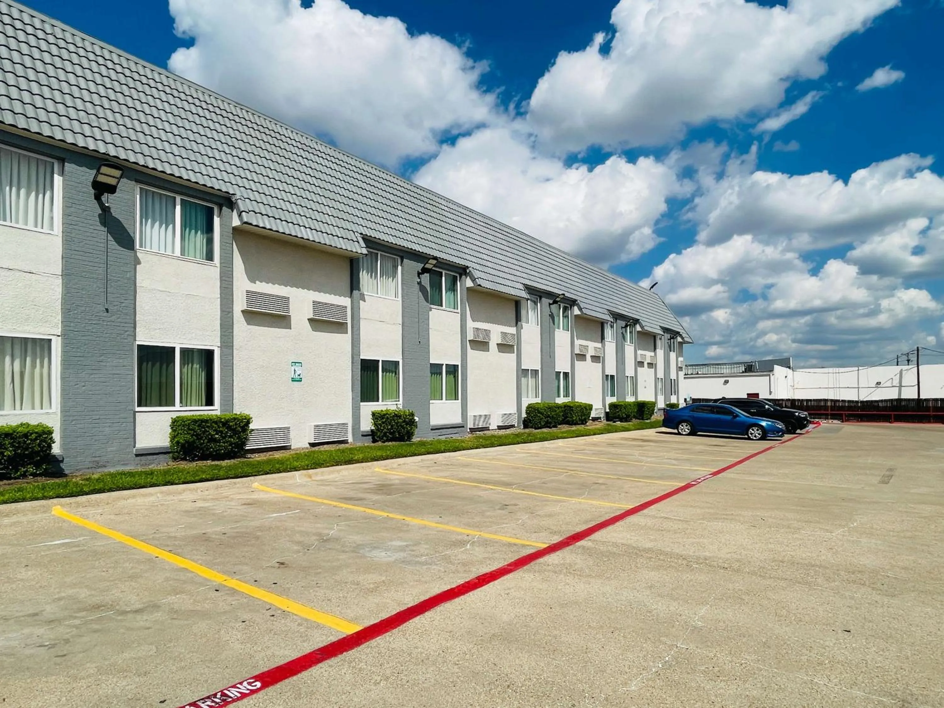 Property building in Motel 6-Duncanville, TX - Dallas