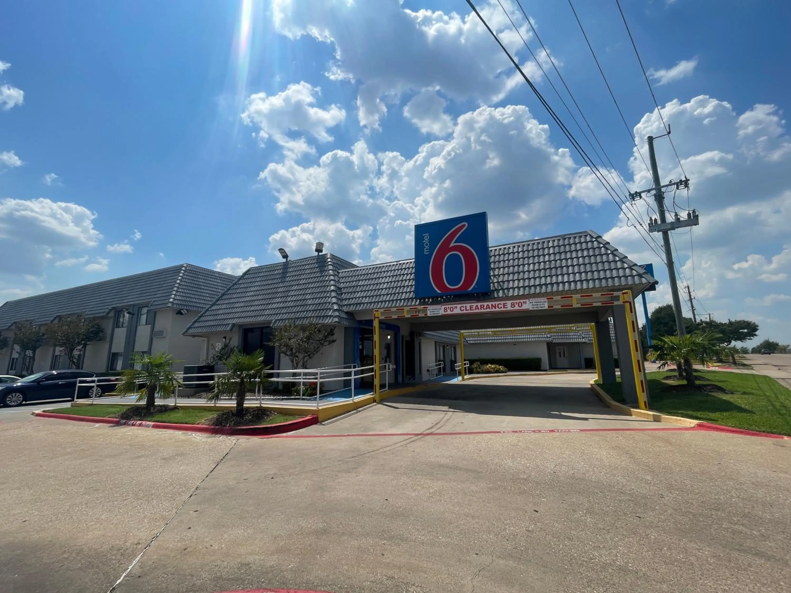 Property building in Motel 6-Duncanville, TX - Dallas