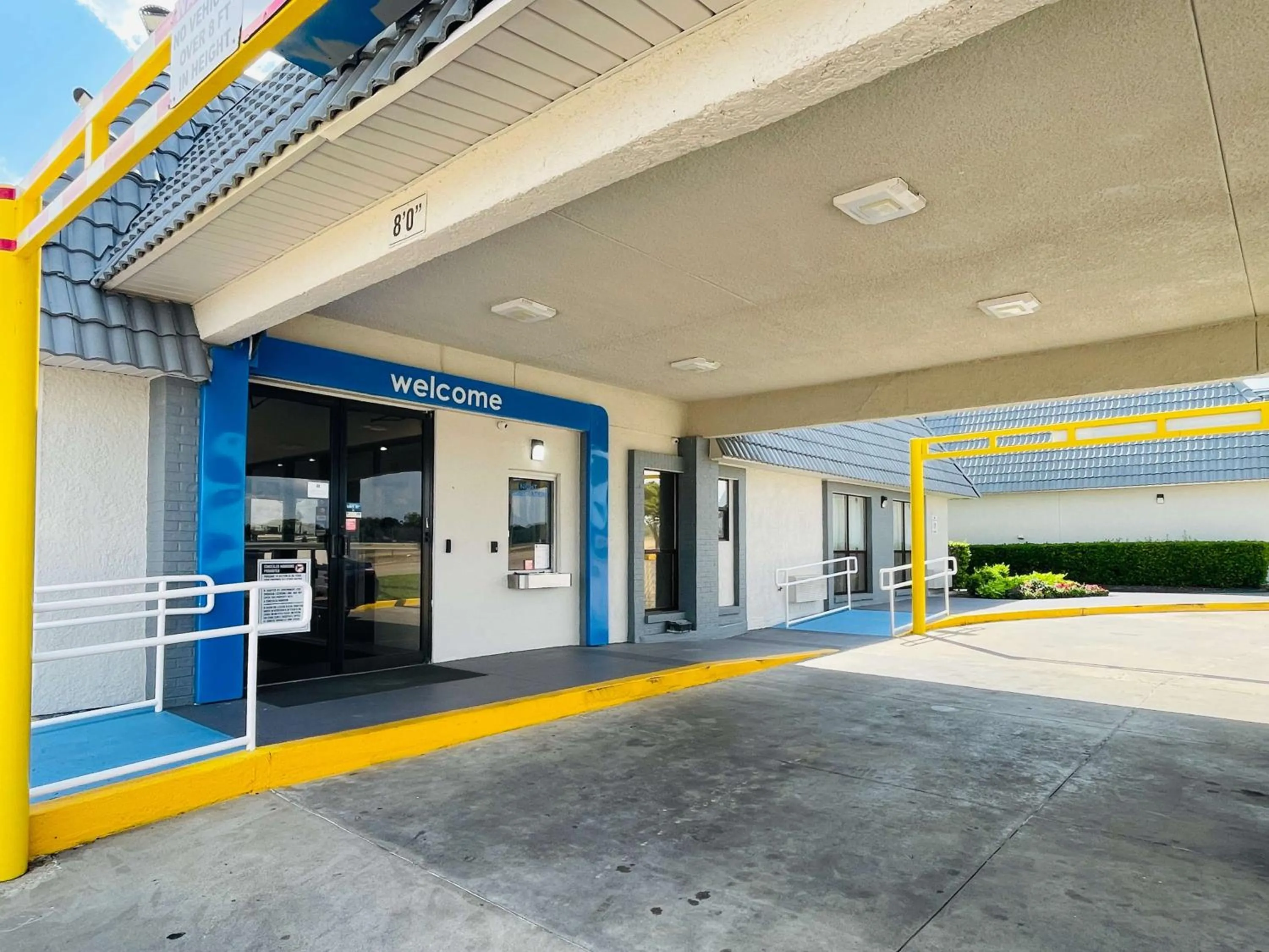 Property building in Motel 6-Duncanville, TX - Dallas