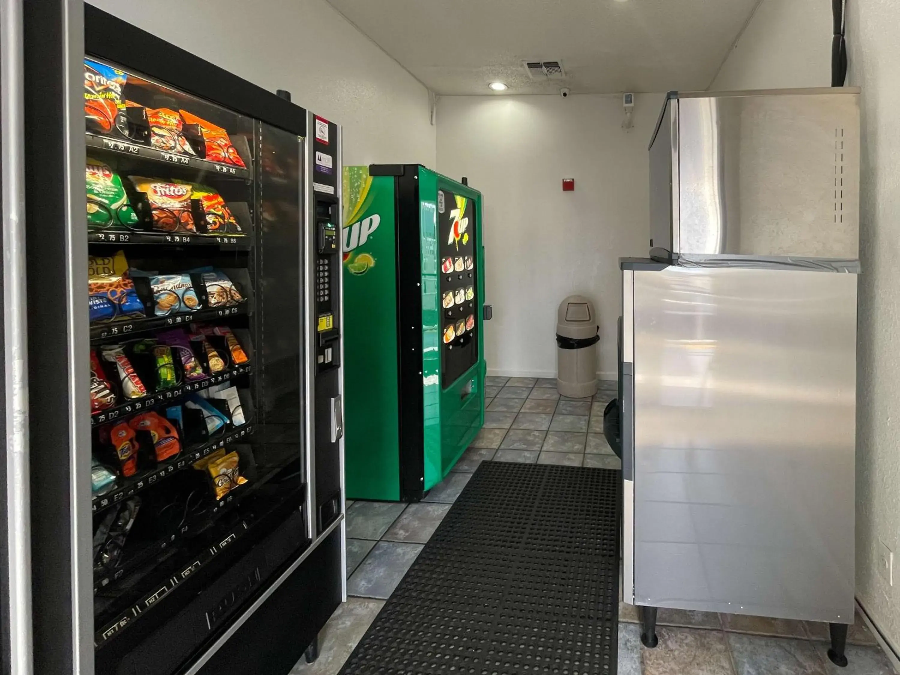 Property building in Motel 6-Duncanville, TX - Dallas Property building in Motel 6-Duncanville, TX - Dallas