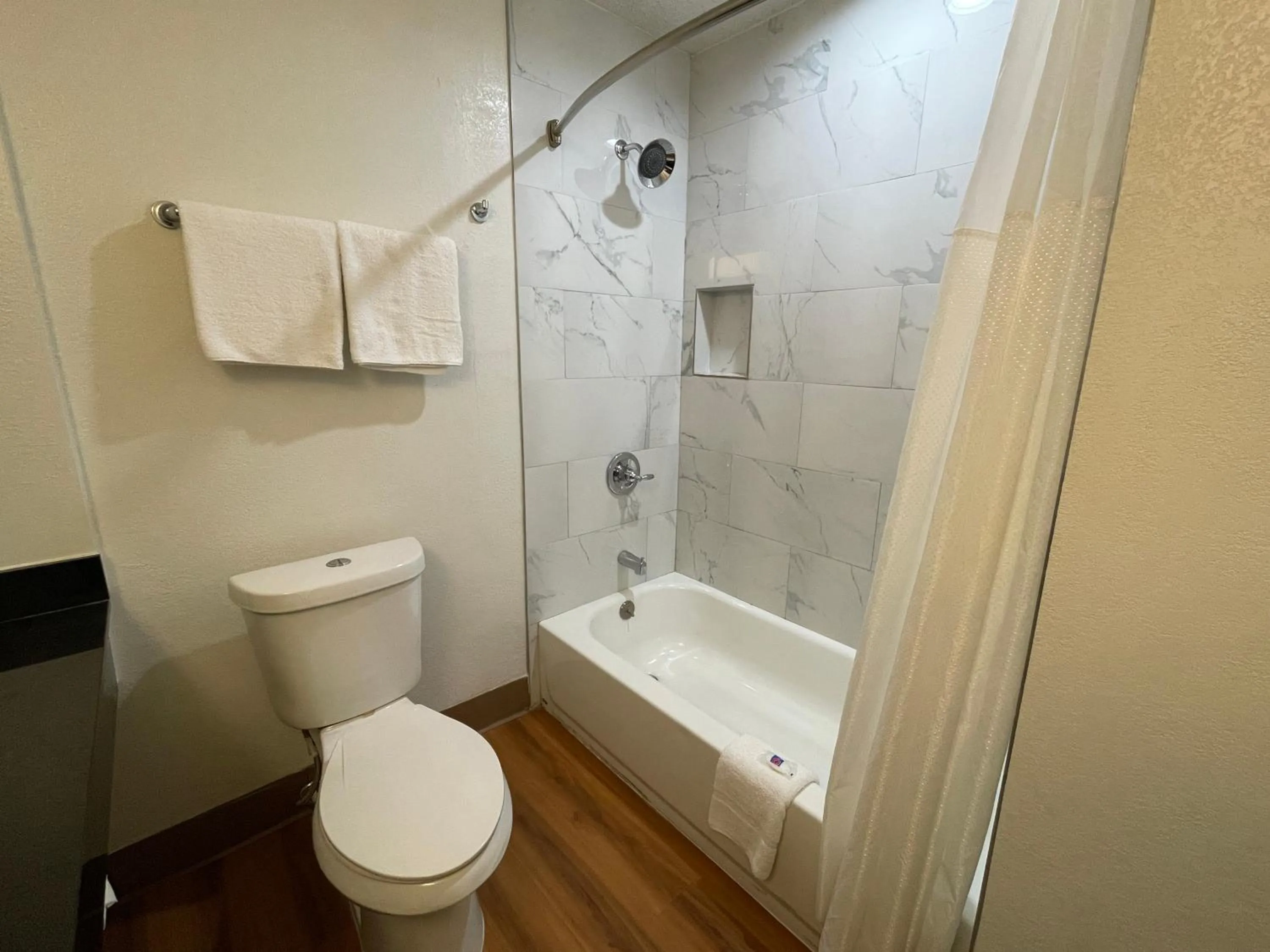 Bathroom in Motel 6-Duncanville, TX - Dallas