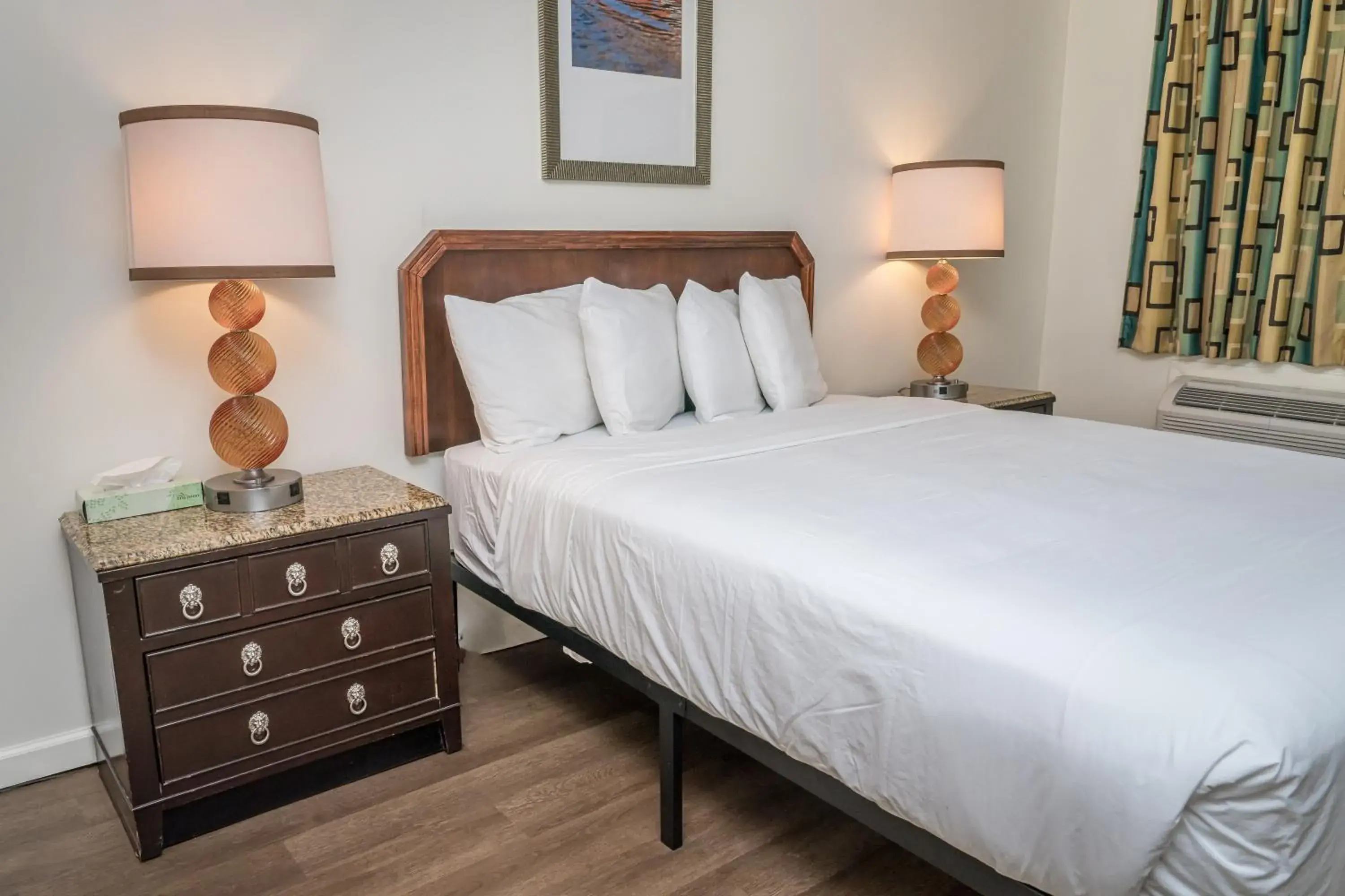 Standard Queen Room in Traveler's Inn Standard Queen Room in Traveler's Inn