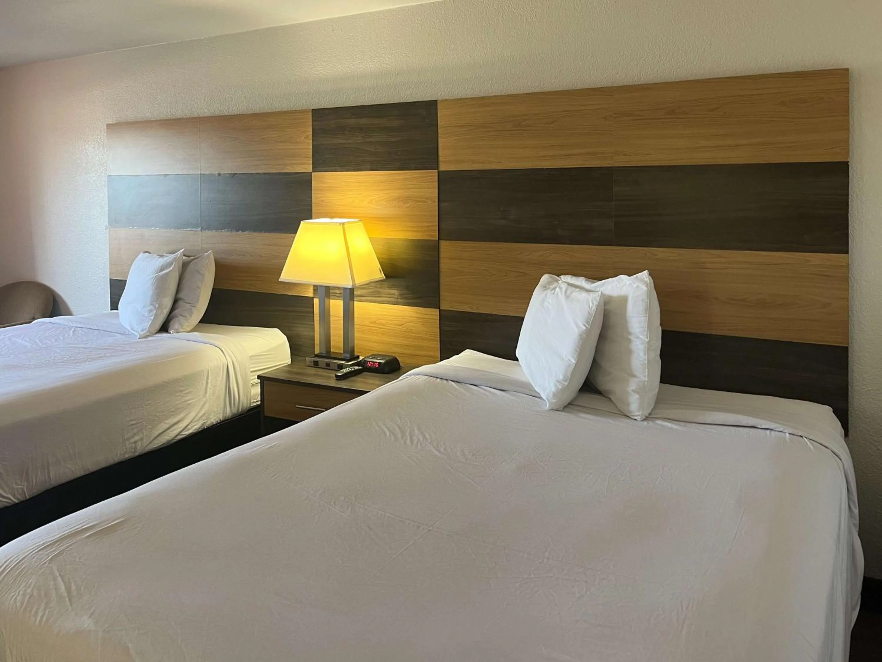 Bedroom, Bed in Motel 6 Cross Lanes, WV Goff Mountain Rd