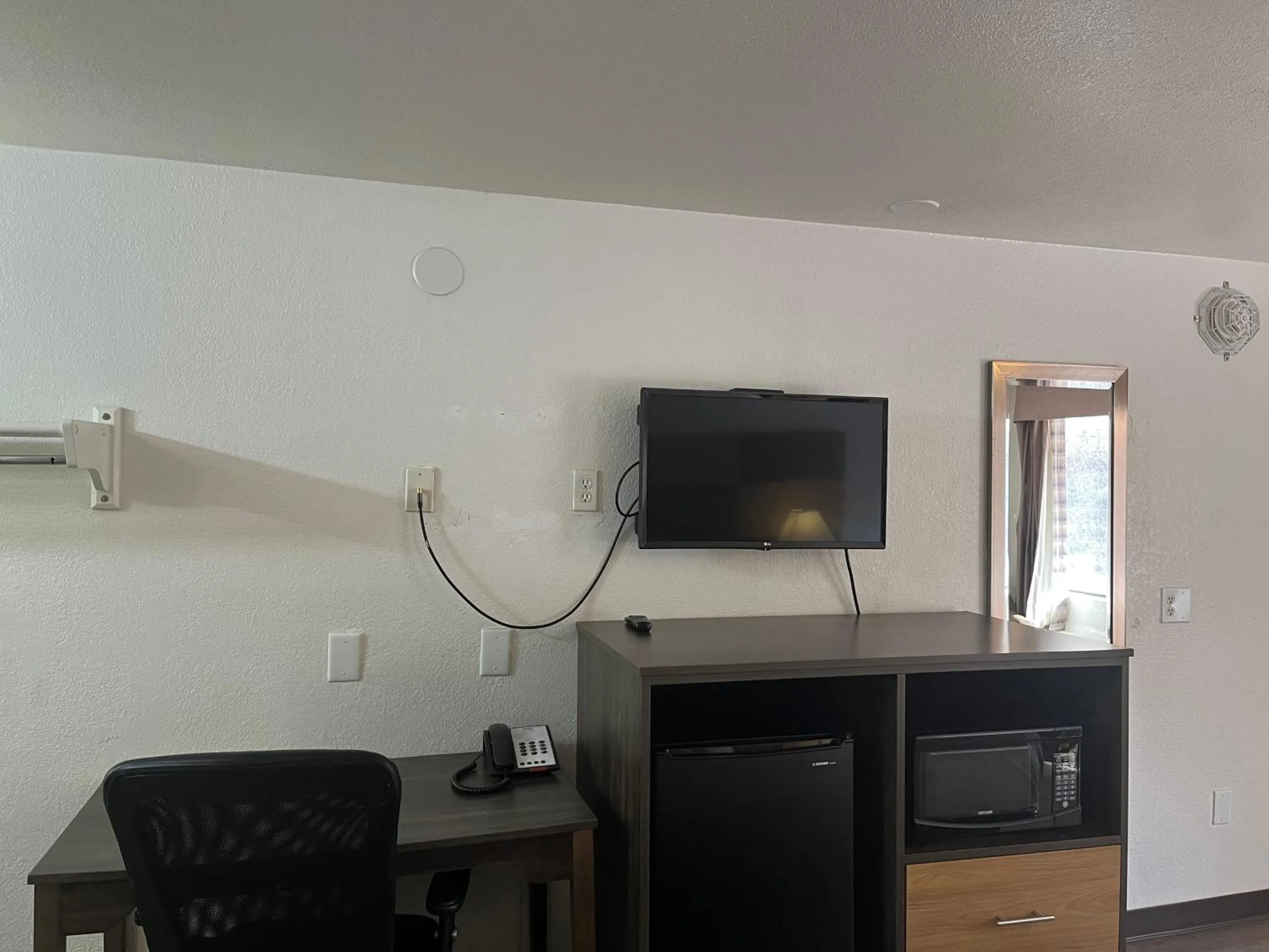 Motel 6 Cross Lanes, WV Goff Mountain Rd