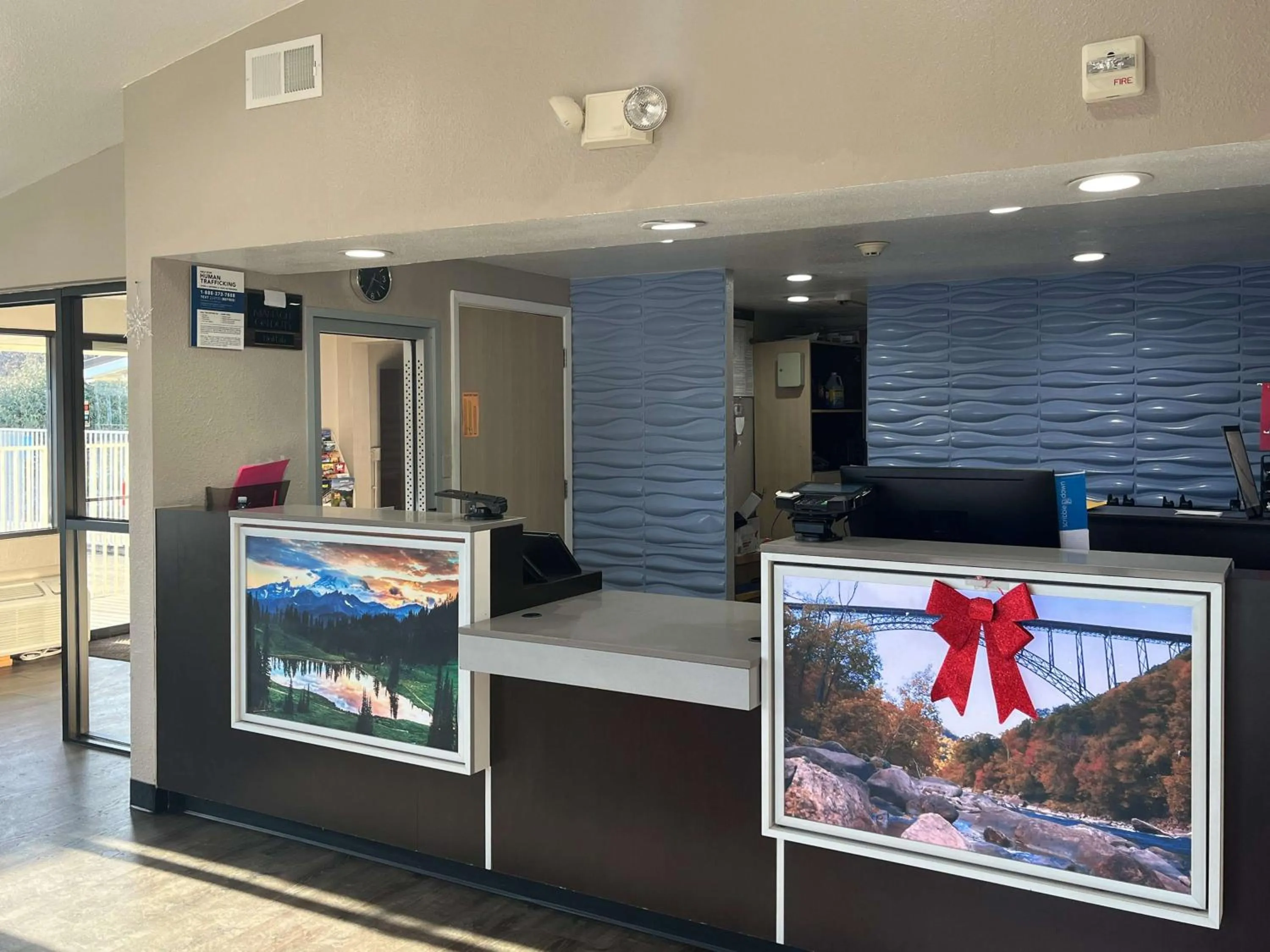 Lobby or reception in Motel 6 Cross Lanes, WV Goff Mountain Rd
