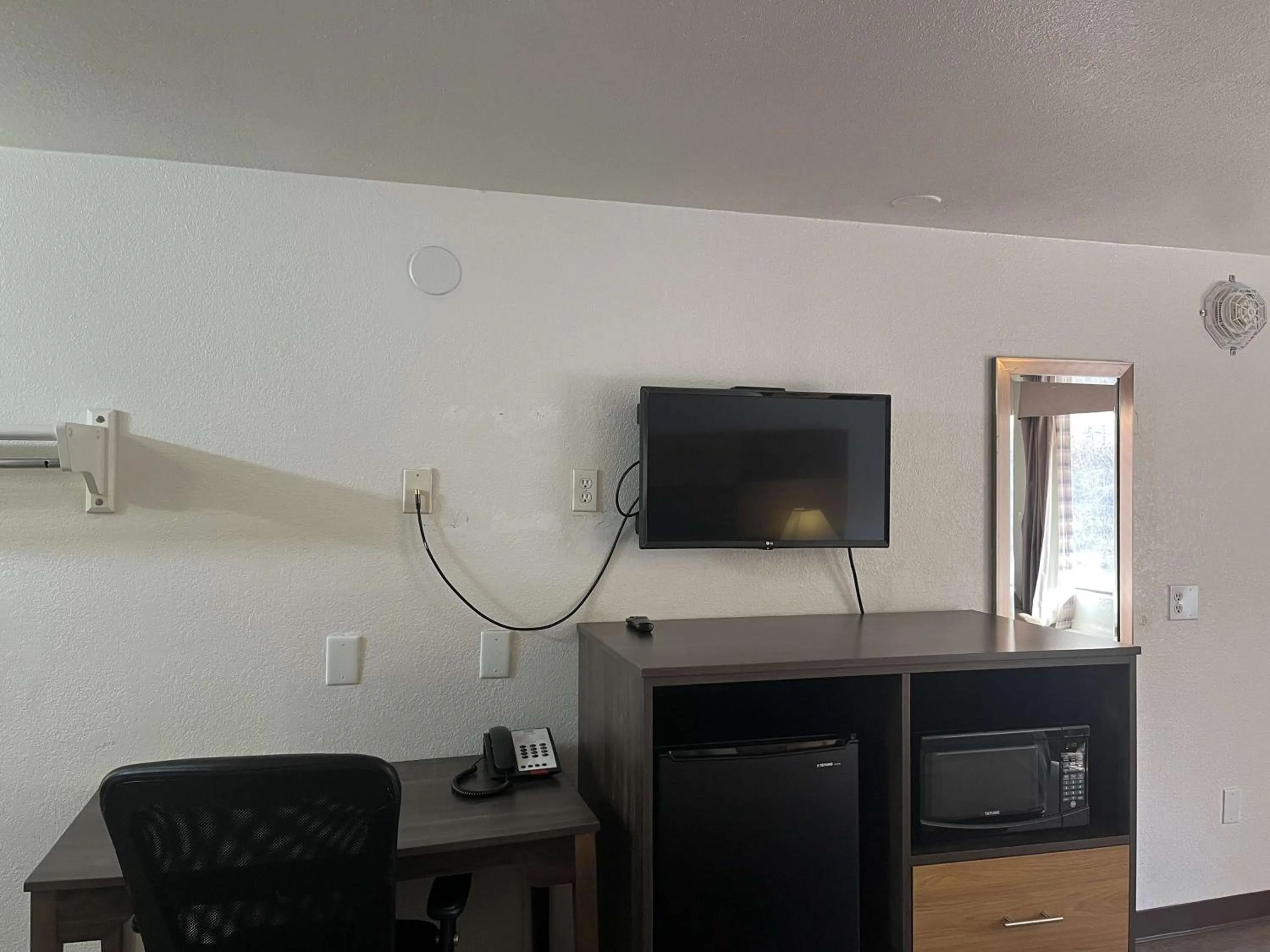 Bedroom in Motel 6 Cross Lanes, WV Goff Mountain Rd