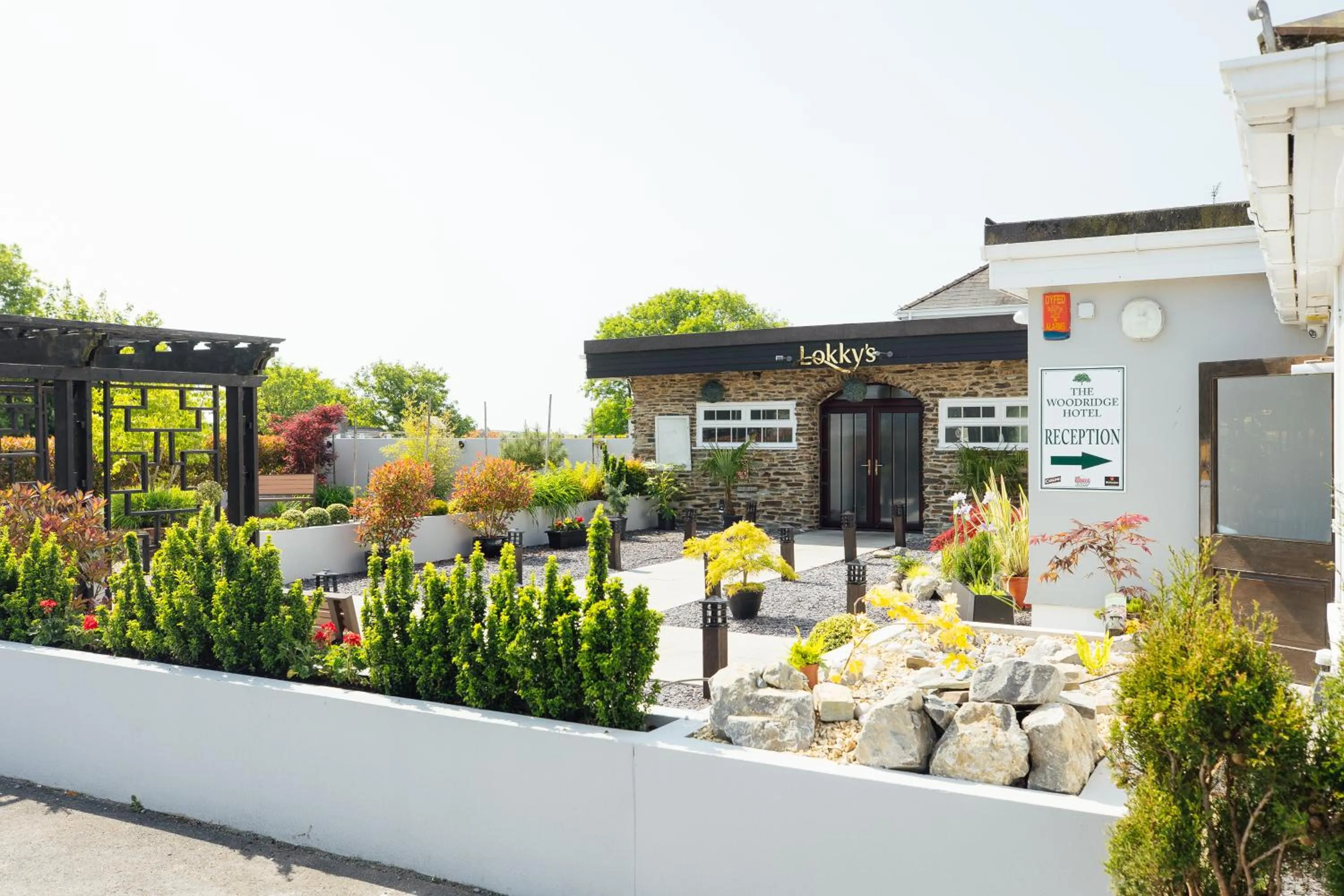 Restaurant/places to eat in The Imperial Dragon Hotel