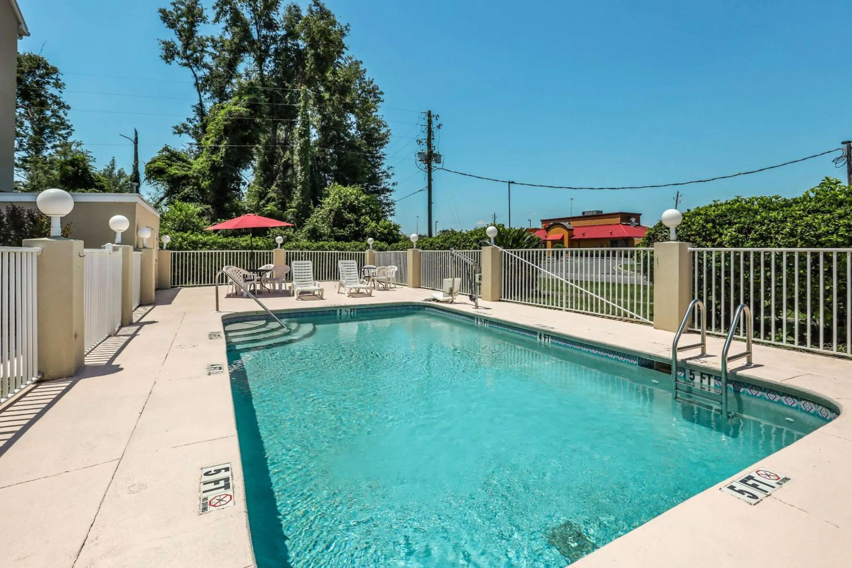 On site in Econo Lodge Inn & Suites Marianna South