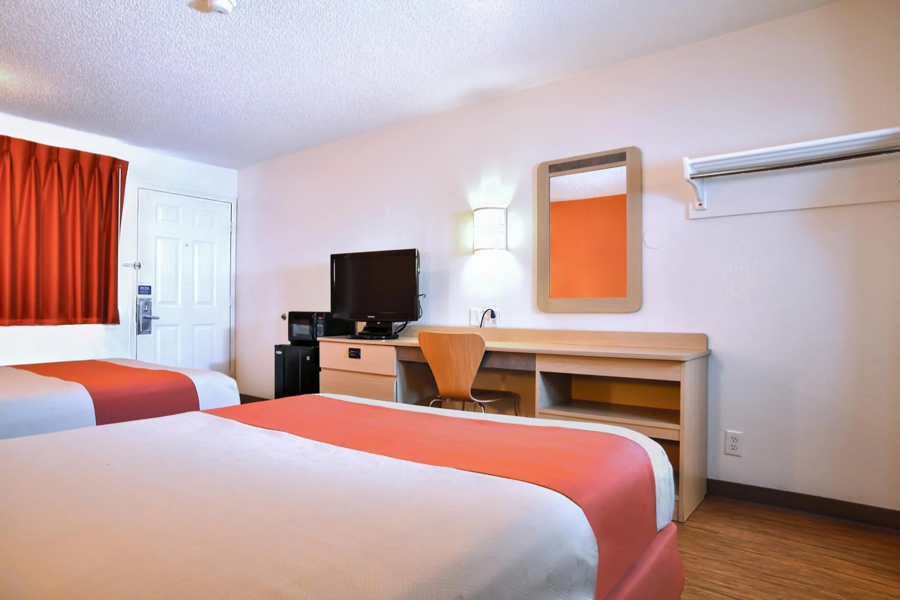 Bedroom, Bed in Motel 6-Saint Joseph, MO