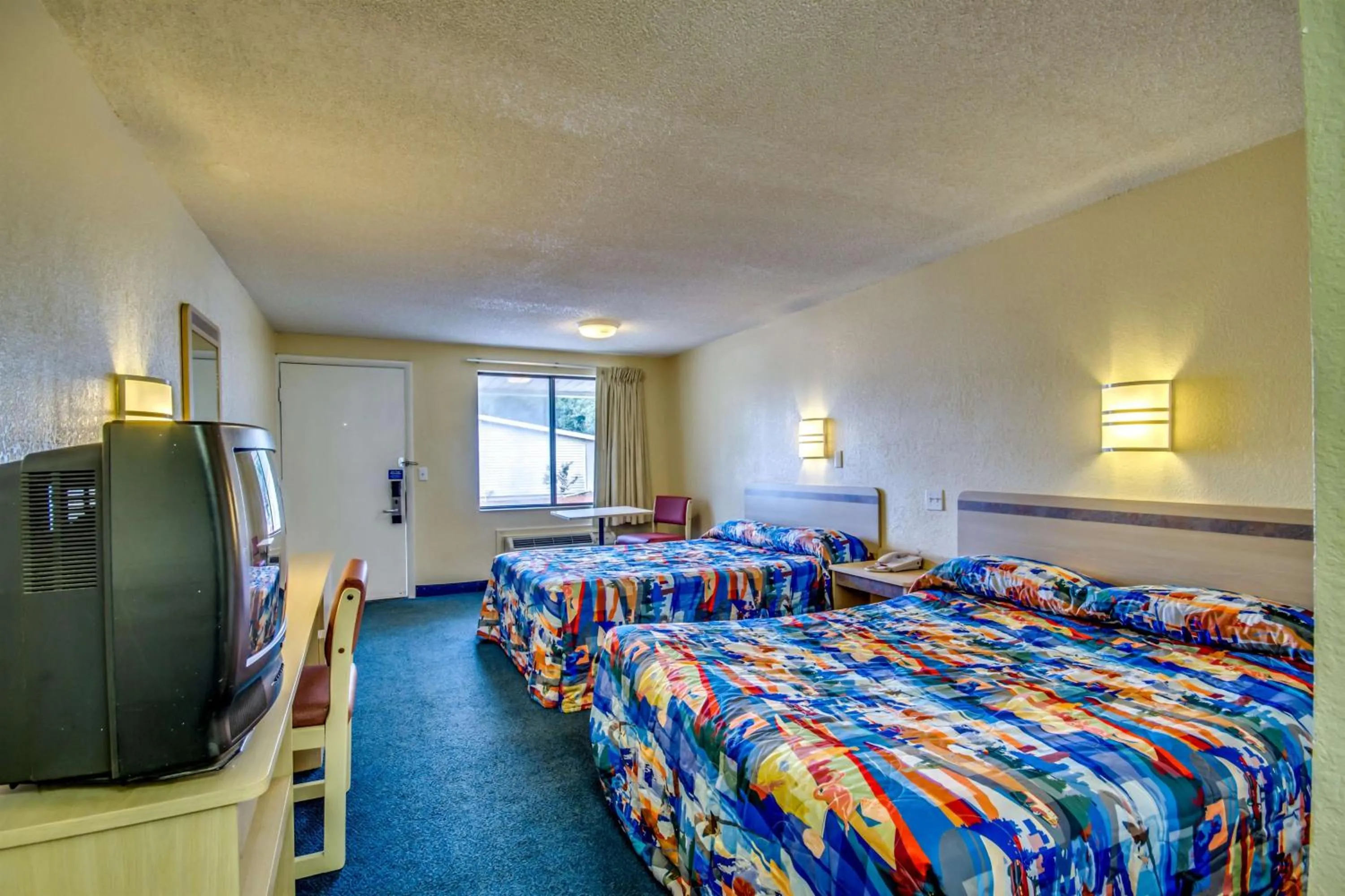 Photo of the whole room, Bed in Motel 6-Saint Joseph, MO