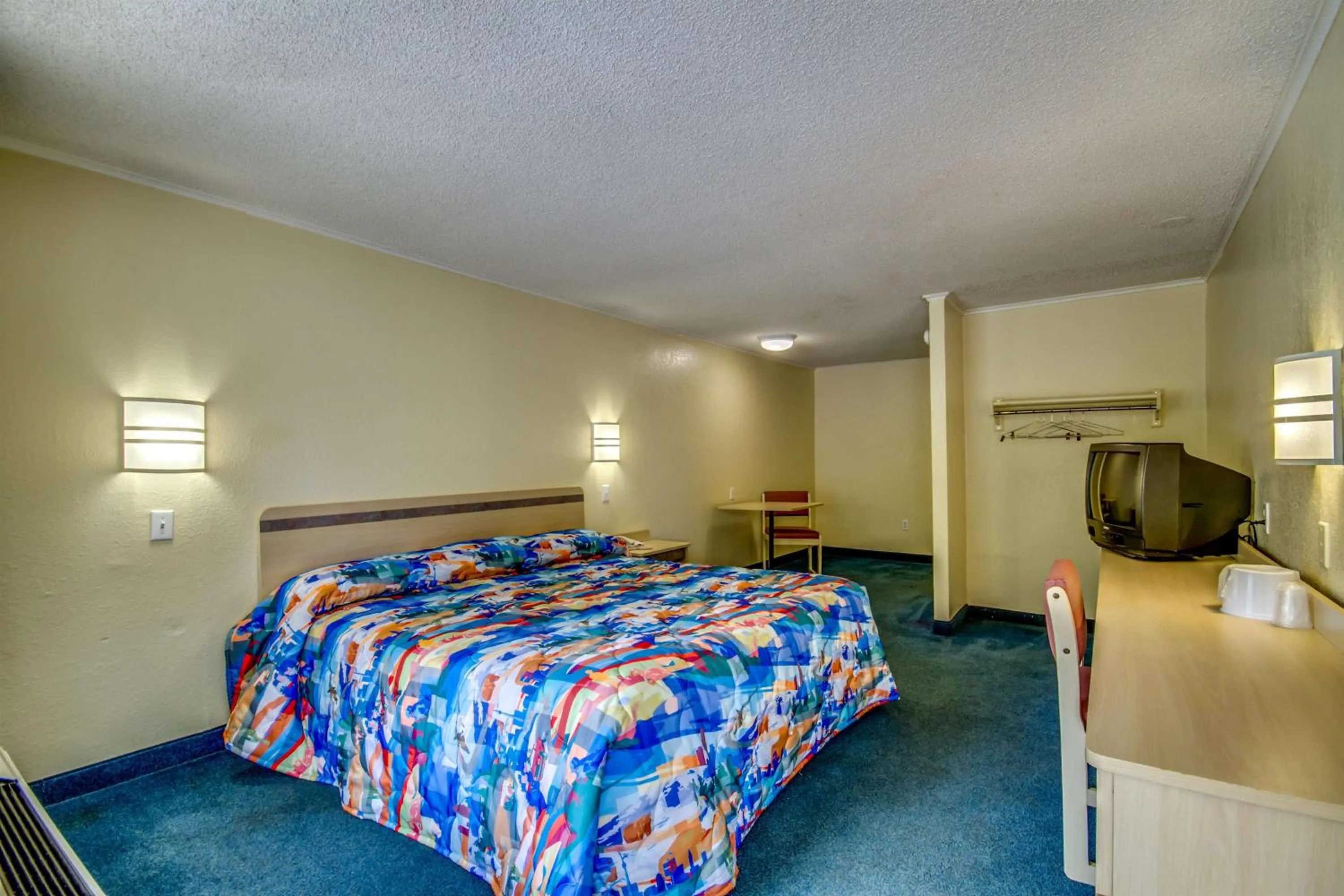 Photo of the whole room, Bed in Motel 6-Saint Joseph, MO