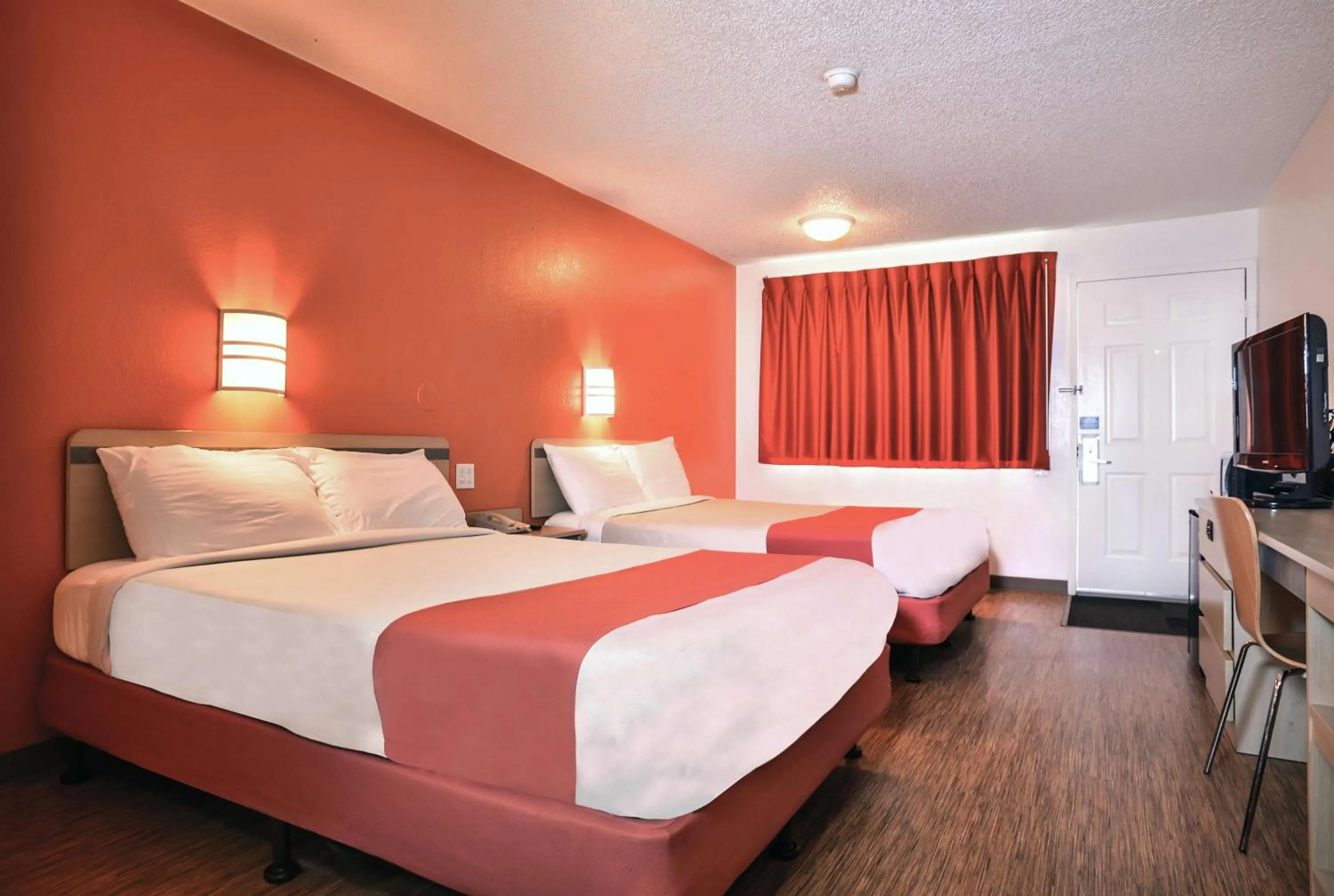 Photo of the whole room, Bed in Motel 6-Saint Joseph, MO
