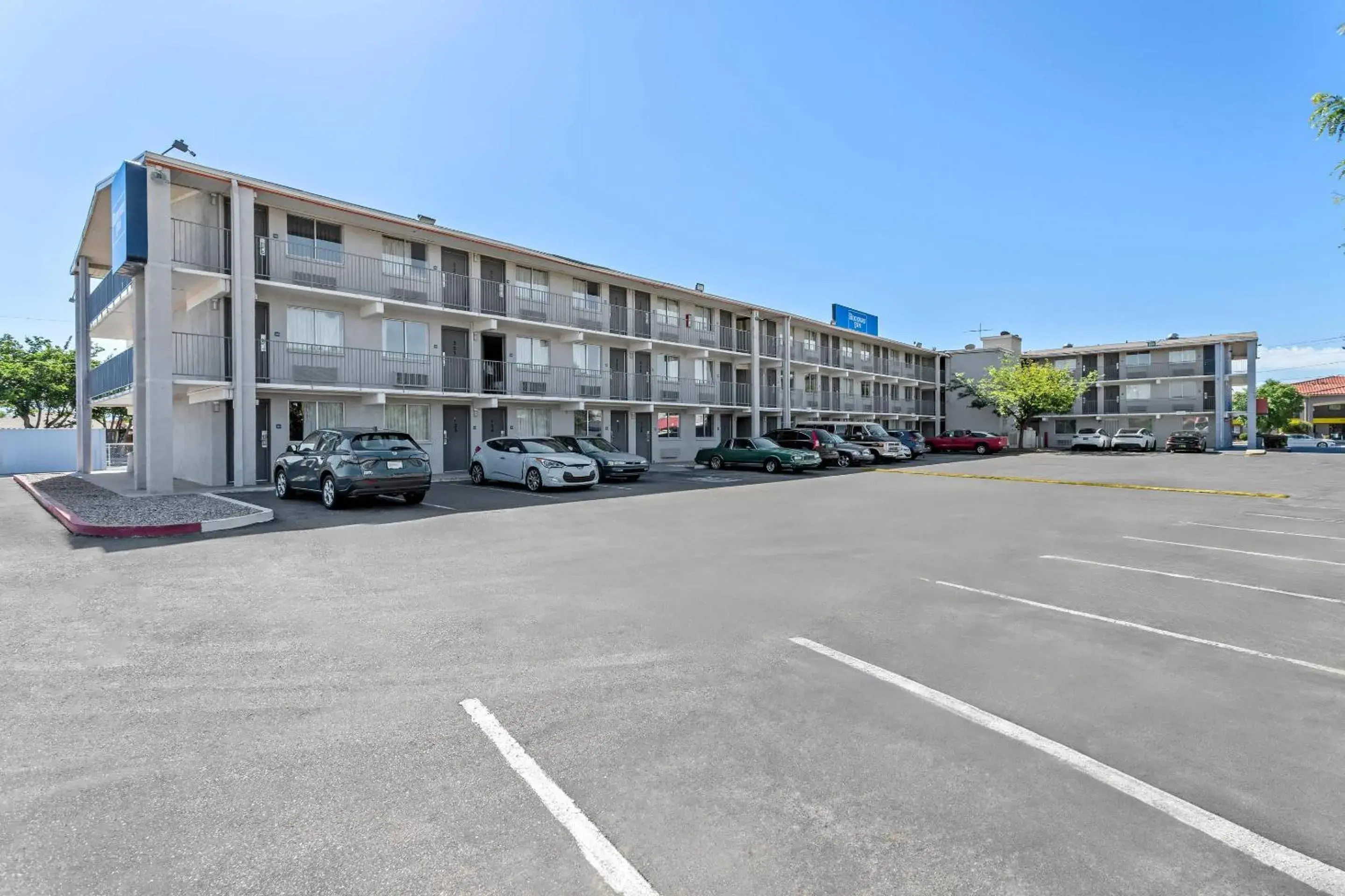 Property building in Rodeway Inn Albuquerque West Property building in Rodeway Inn Albuquerque West