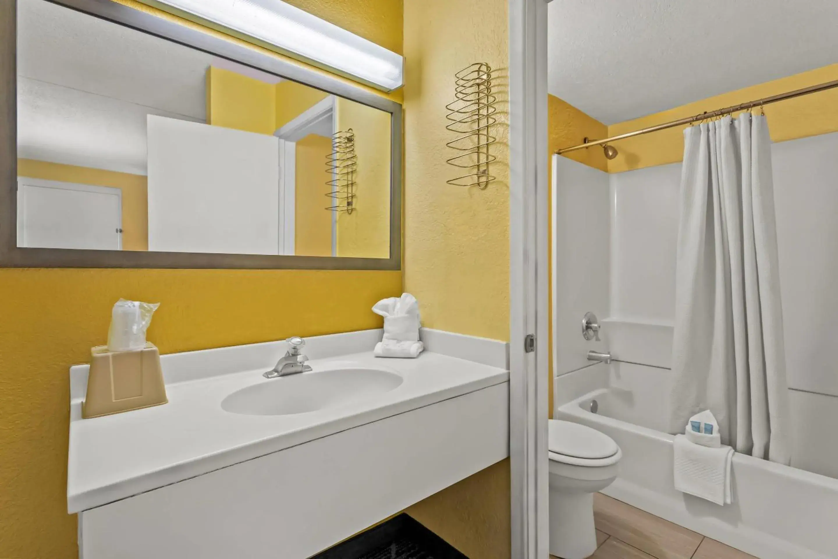 Bedroom in Rodeway Inn Albuquerque West Bedroom in Rodeway Inn Albuquerque West