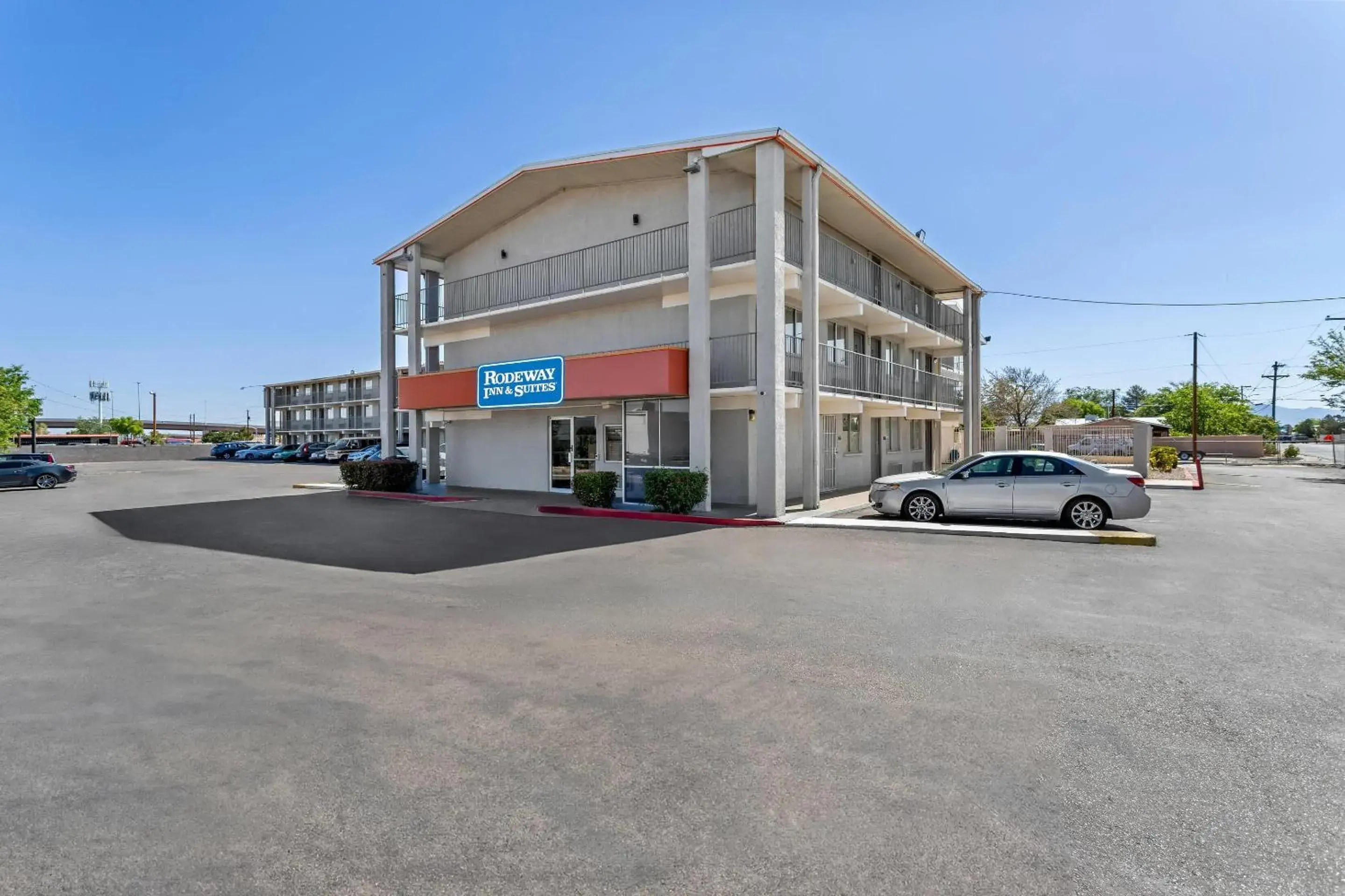 Property building in Rodeway Inn Albuquerque West Property building in Rodeway Inn Albuquerque West