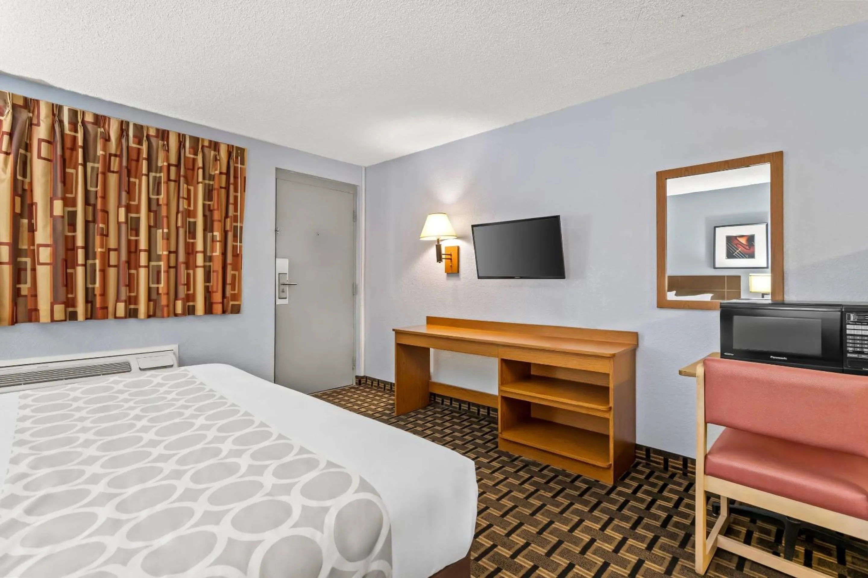 Bedroom, Bed in Rodeway Inn Albuquerque West