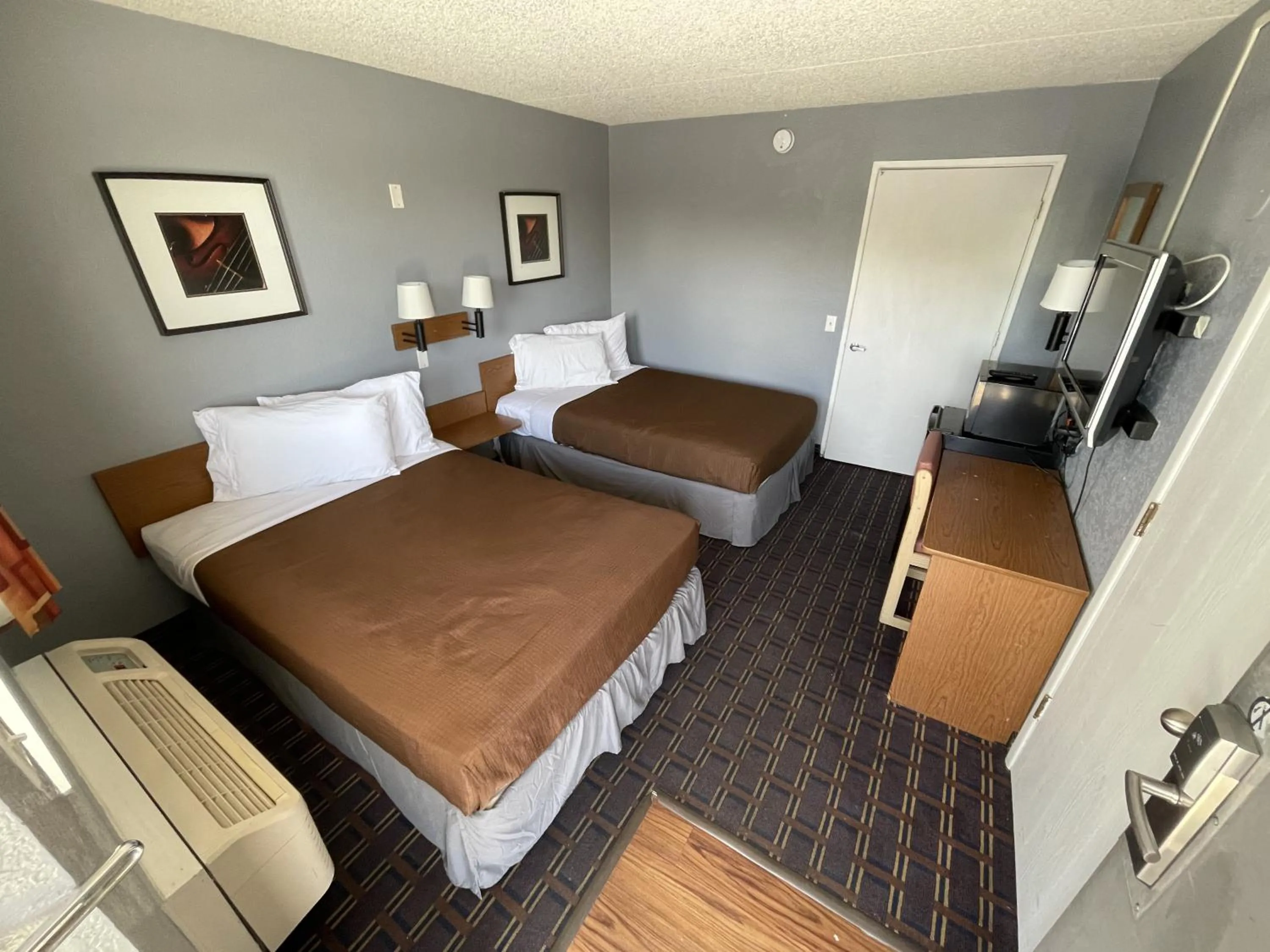 Bedroom, Bed in Rodeway Inn Albuquerque West