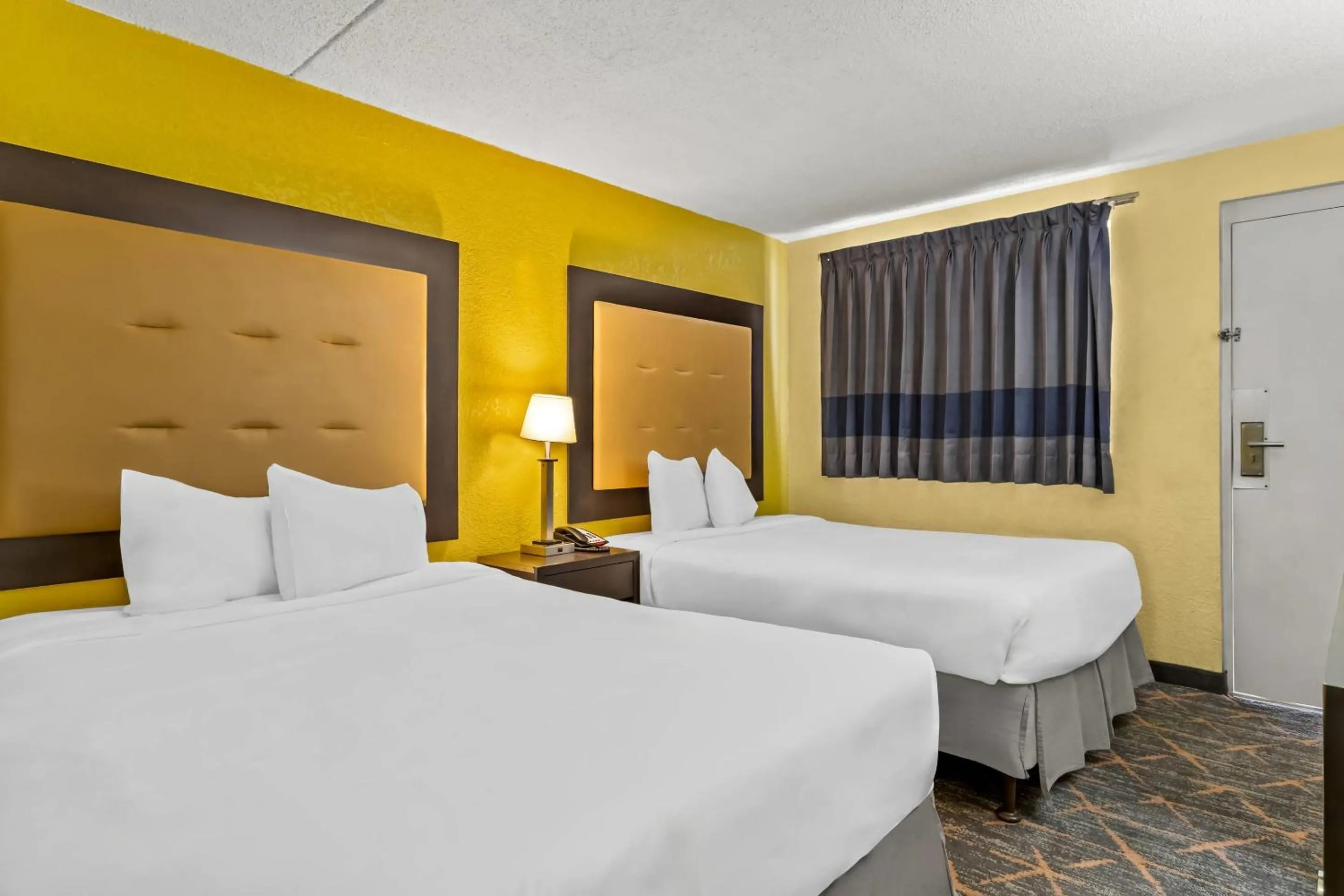 Bedroom, Bed in Rodeway Inn Albuquerque West