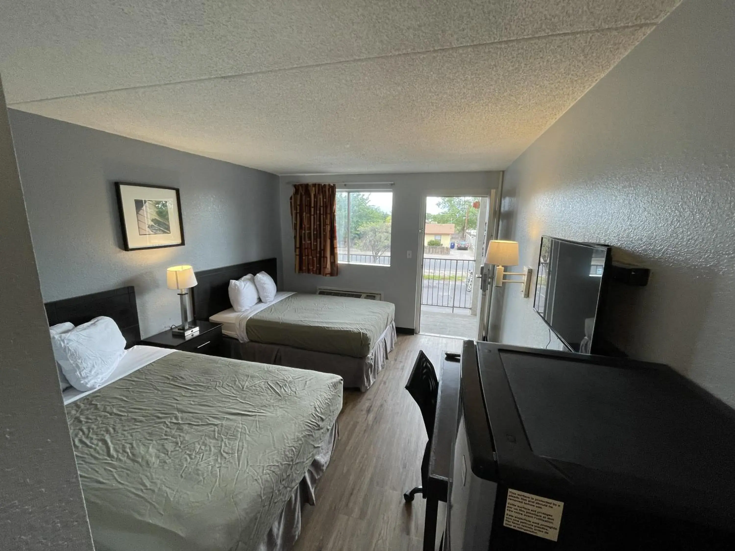 View (from property/room), Bed in Rodeway Inn Albuquerque West View (from property/room), Bed in Rodeway Inn Albuquerque West