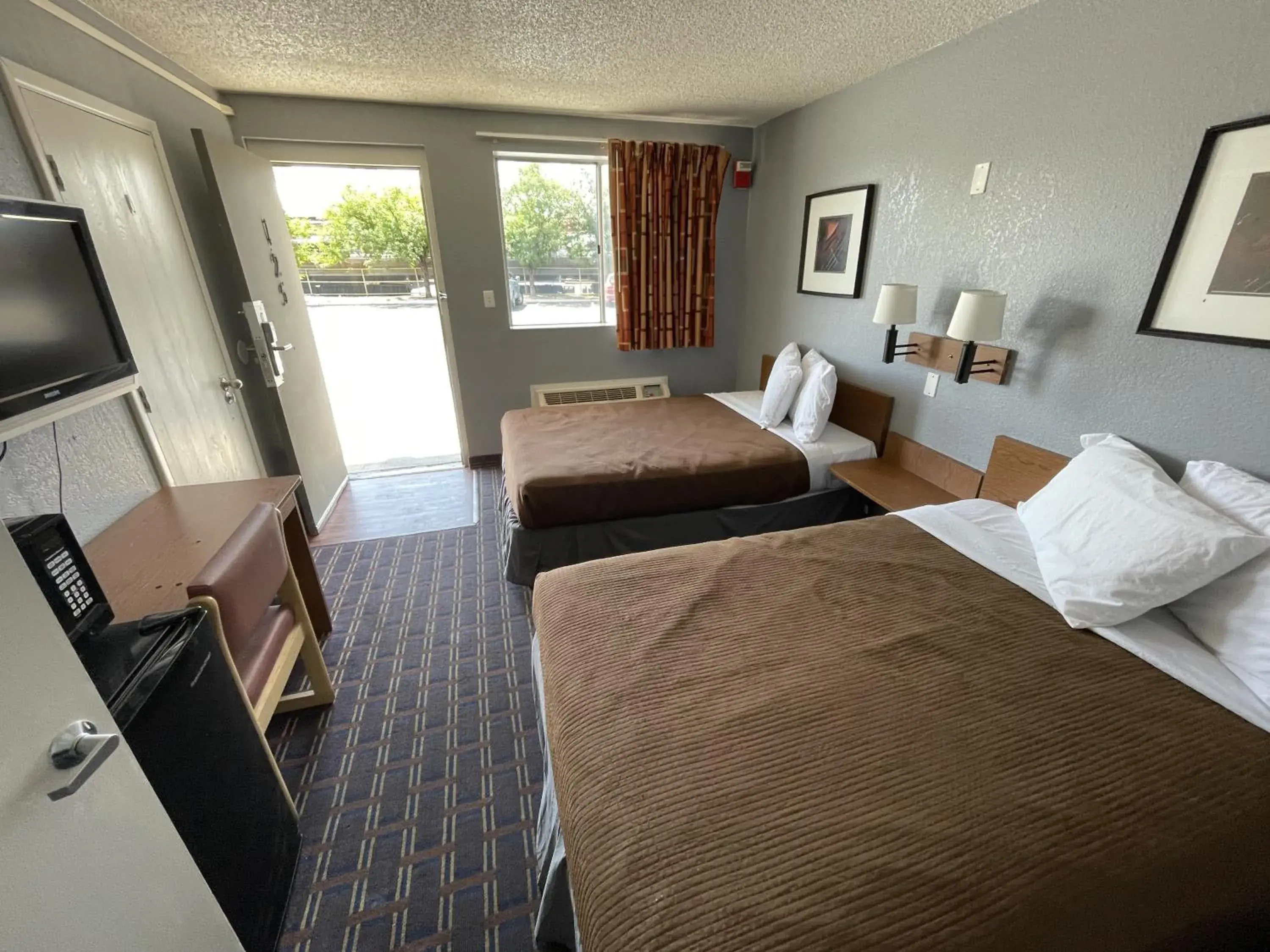 View (from property/room), Bed in Rodeway Inn Albuquerque West View (from property/room), Bed in Rodeway Inn Albuquerque West