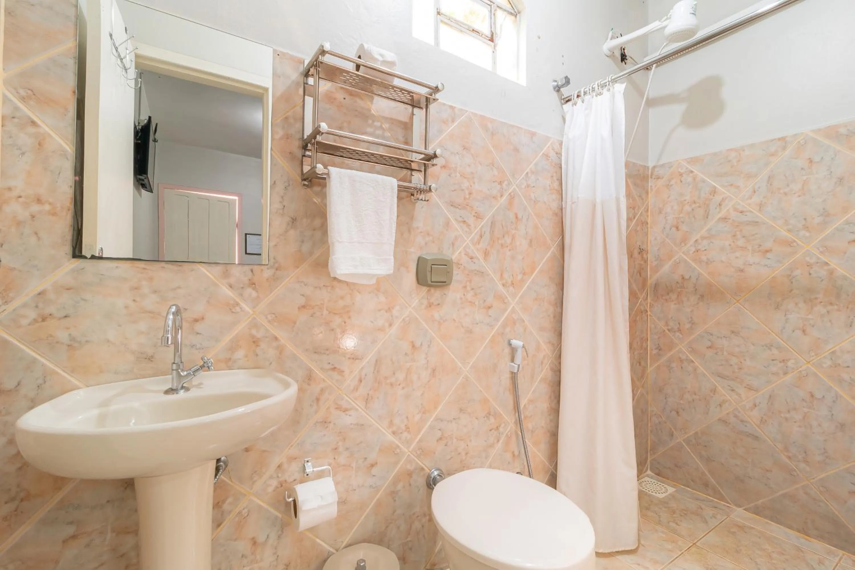 Shower in Pousada Lara