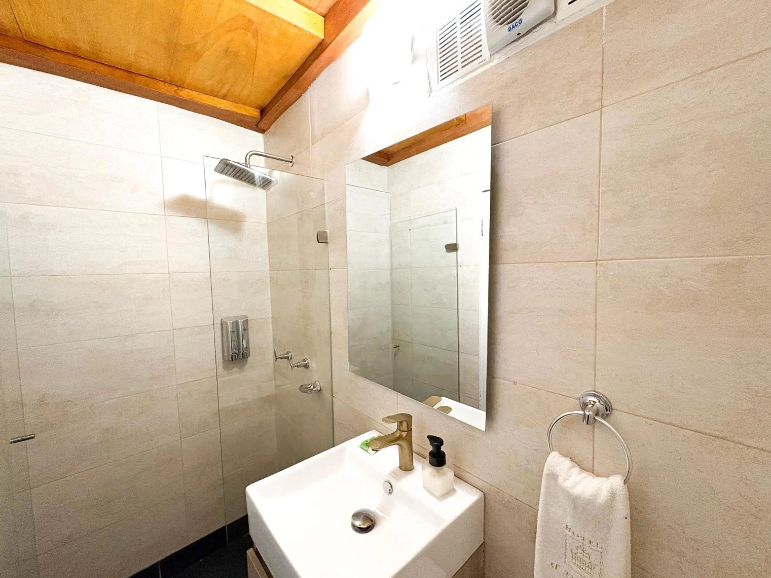 Shower in Hotel AT THE PARK