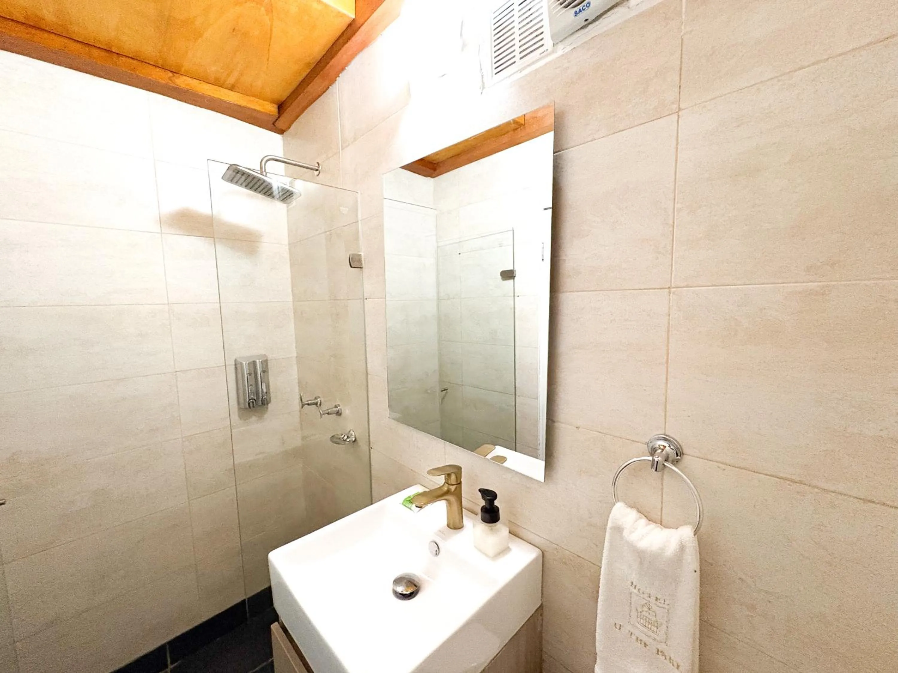 Shower in Hotel AT THE PARK