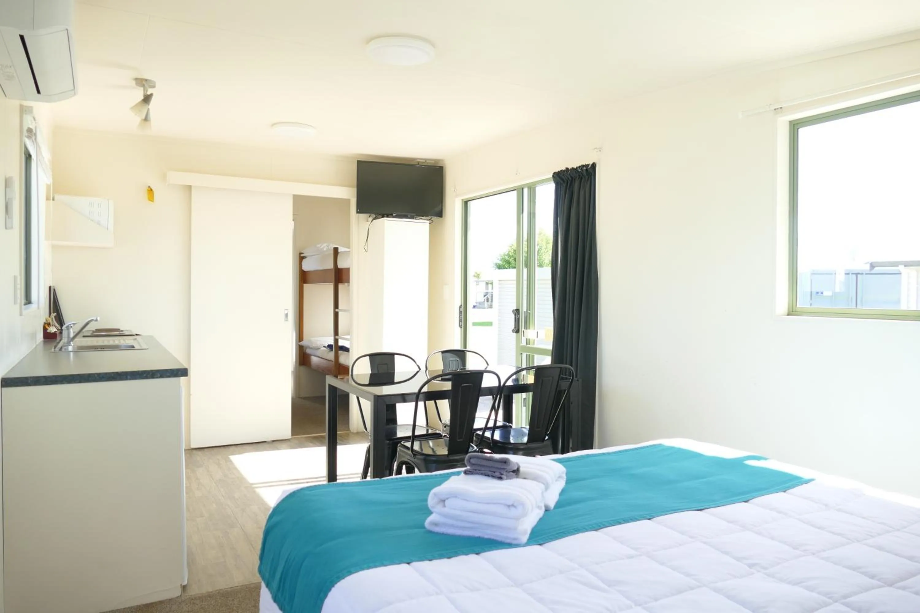 TV and multimedia, Bed in Riverside Whakatane Holiday Park