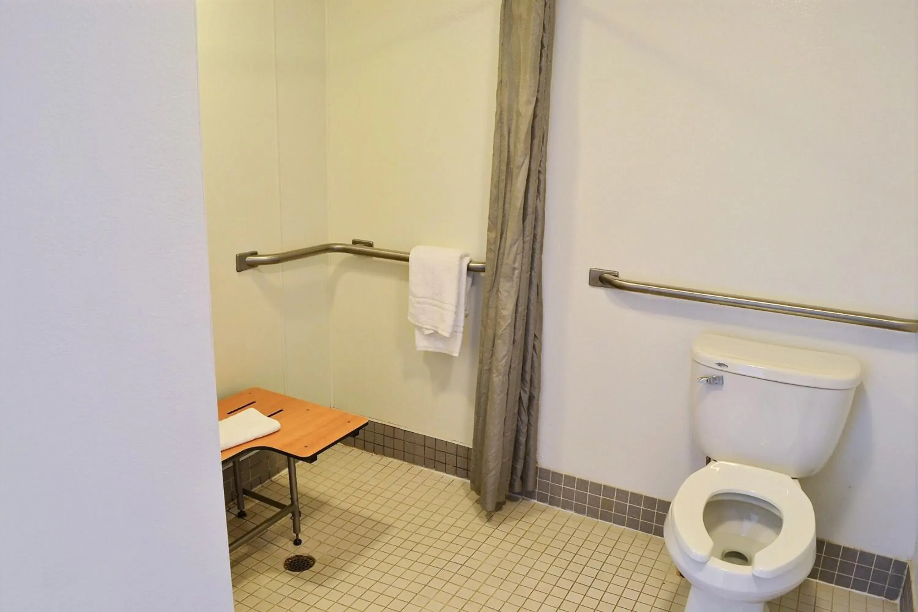 Bathroom in Motel 6-Billings, MT - North