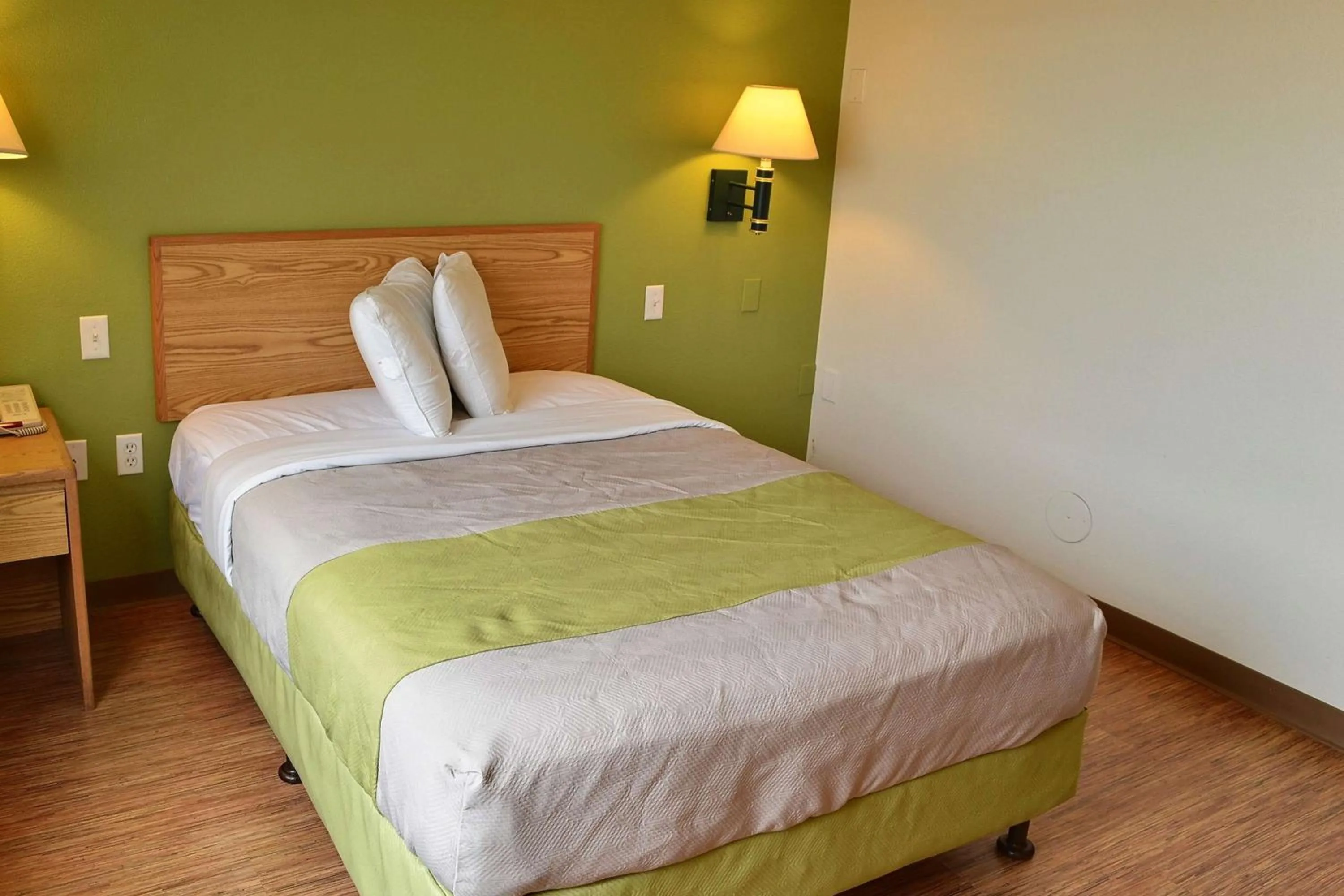 Photo of the whole room, Bed in Motel 6-Billings, MT - North