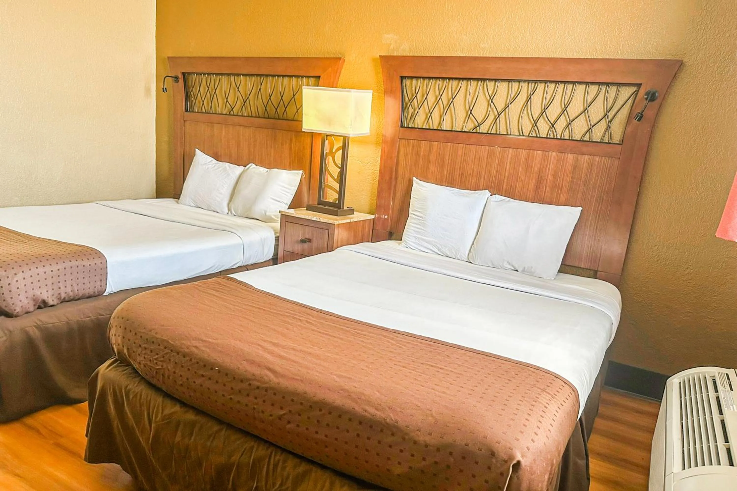 Bedroom, Bed in OYO Hotel Mobile, AL I-65 at Airport Blvd