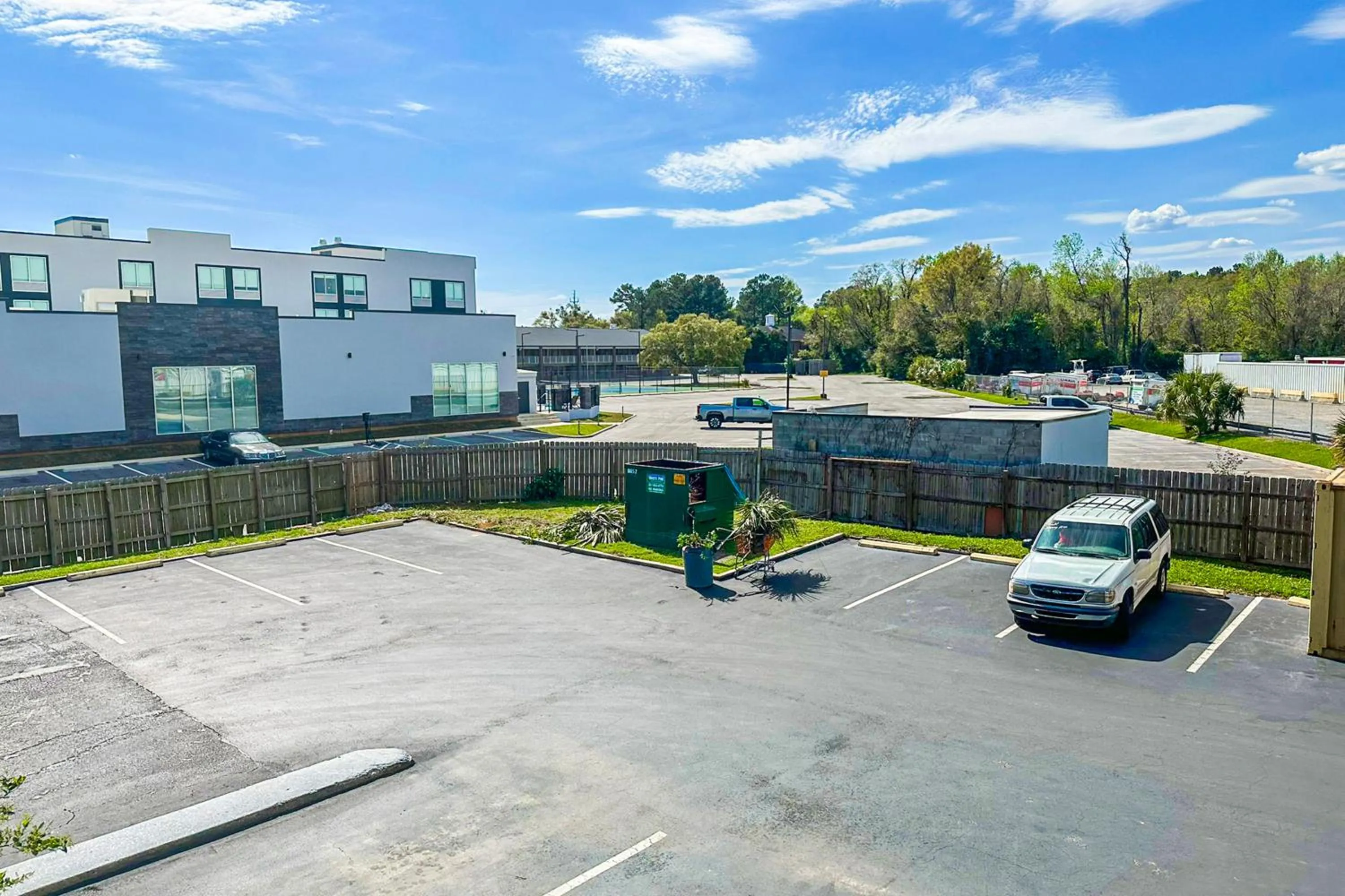 Parking in OYO Hotel Mobile, AL I-65 at Airport Blvd