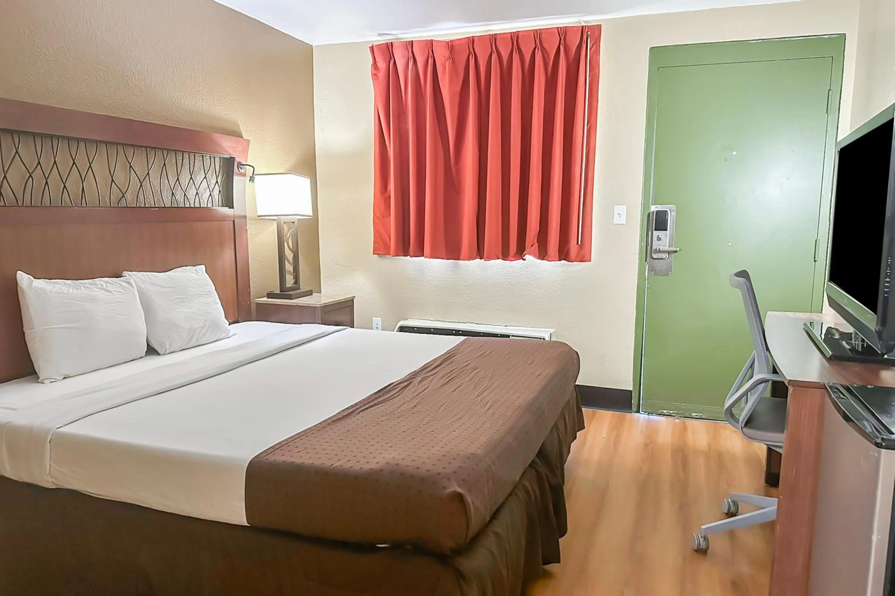 Bedroom, Bed in OYO Hotel Mobile, AL I-65 at Airport Blvd