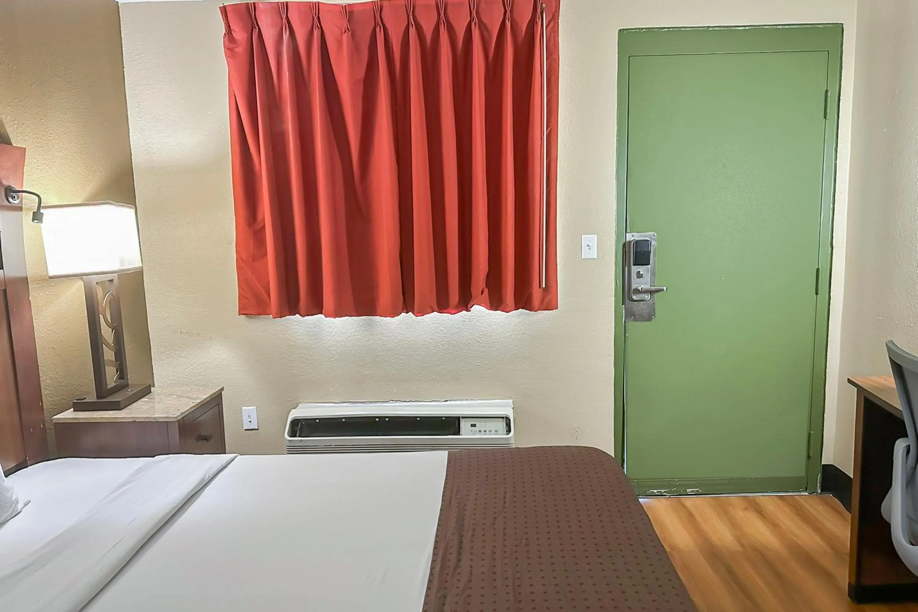 Bedroom, Bed in OYO Hotel Mobile, AL I-65 at Airport Blvd