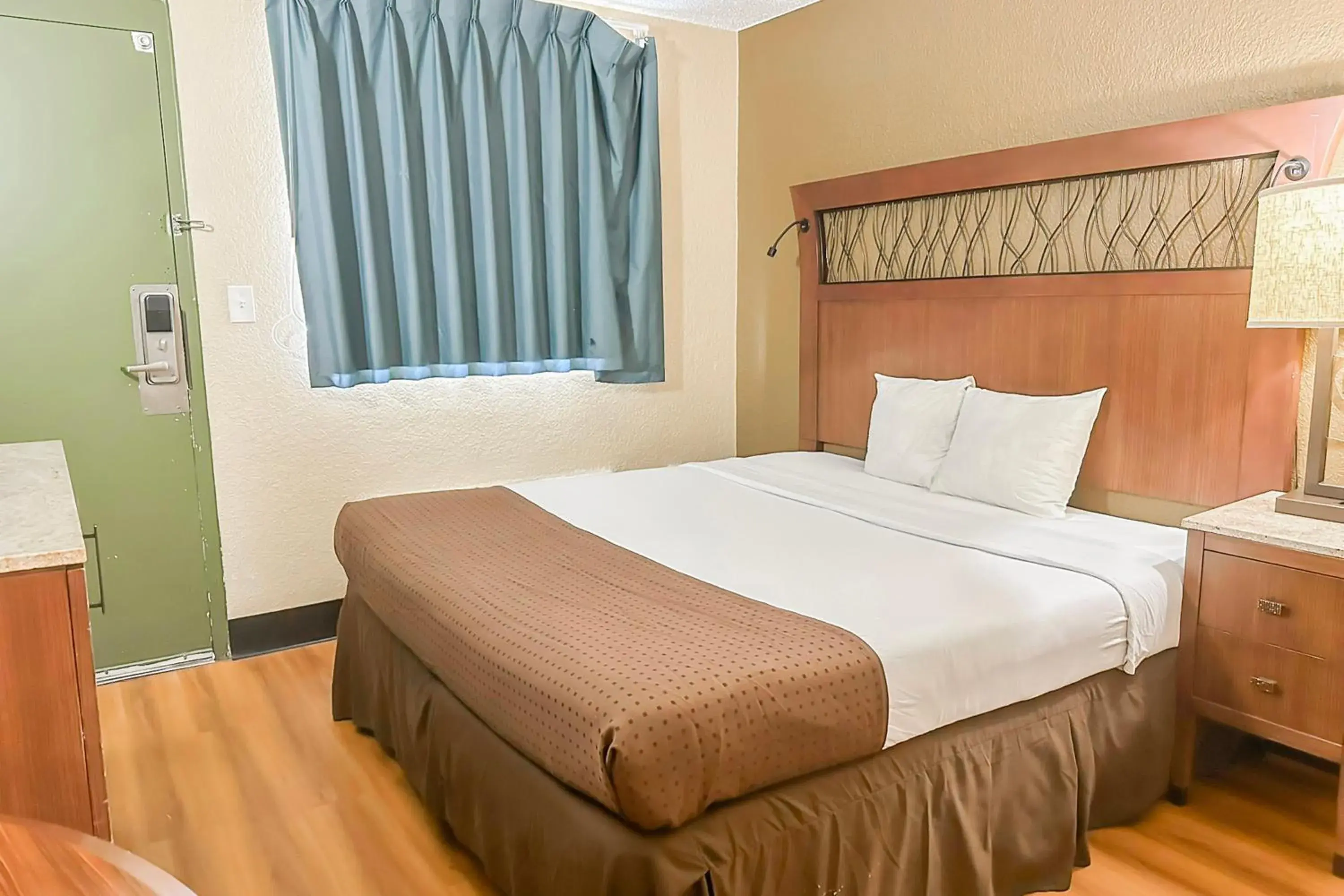 King Bed Accessible in OYO Hotel Mobile, AL I-65 at Airport Blvd King Bed Accessible in OYO Hotel Mobile, AL I-65 at Airport Blvd