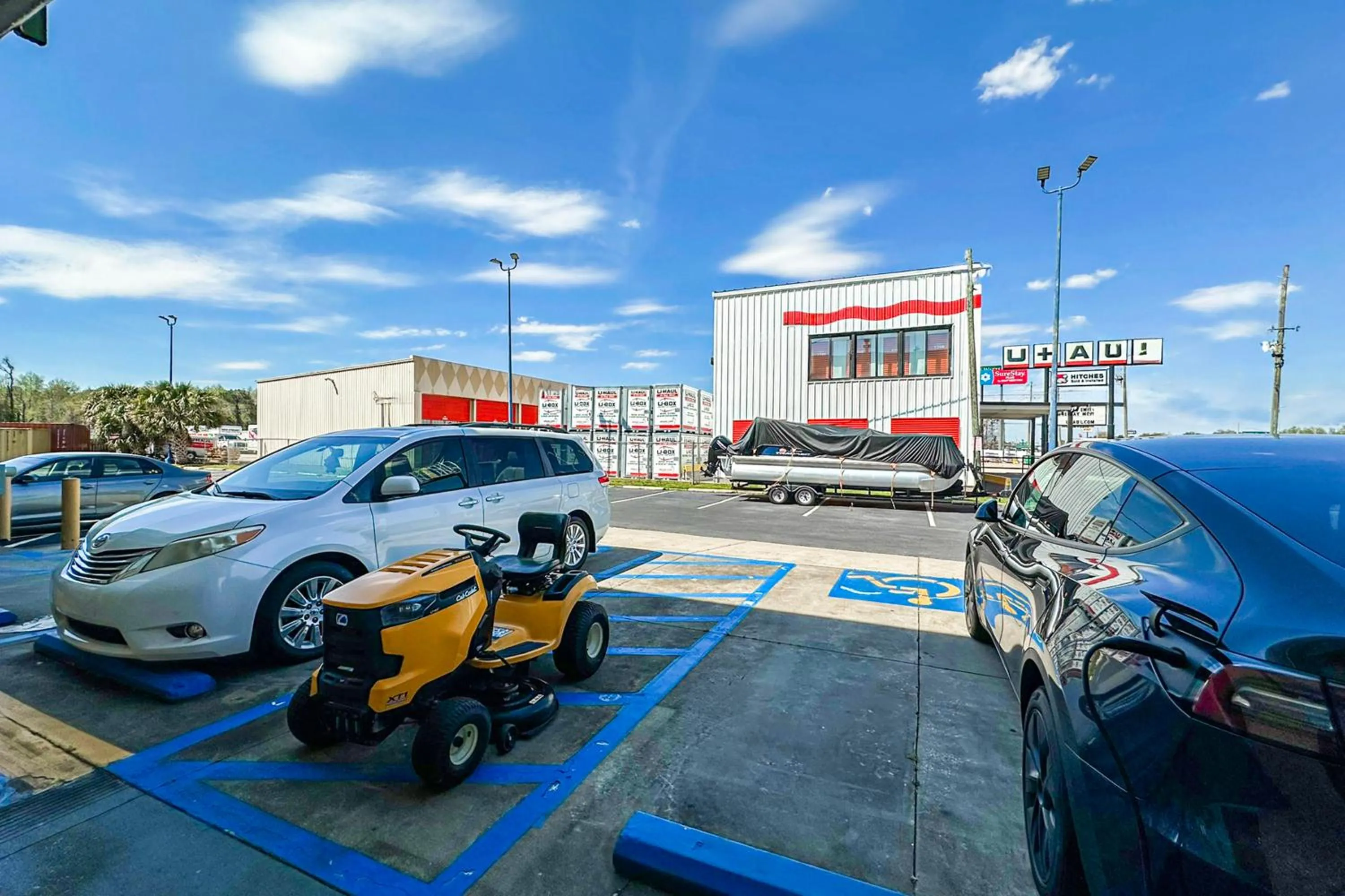 Parking in OYO Hotel Mobile, AL I-65 at Airport Blvd