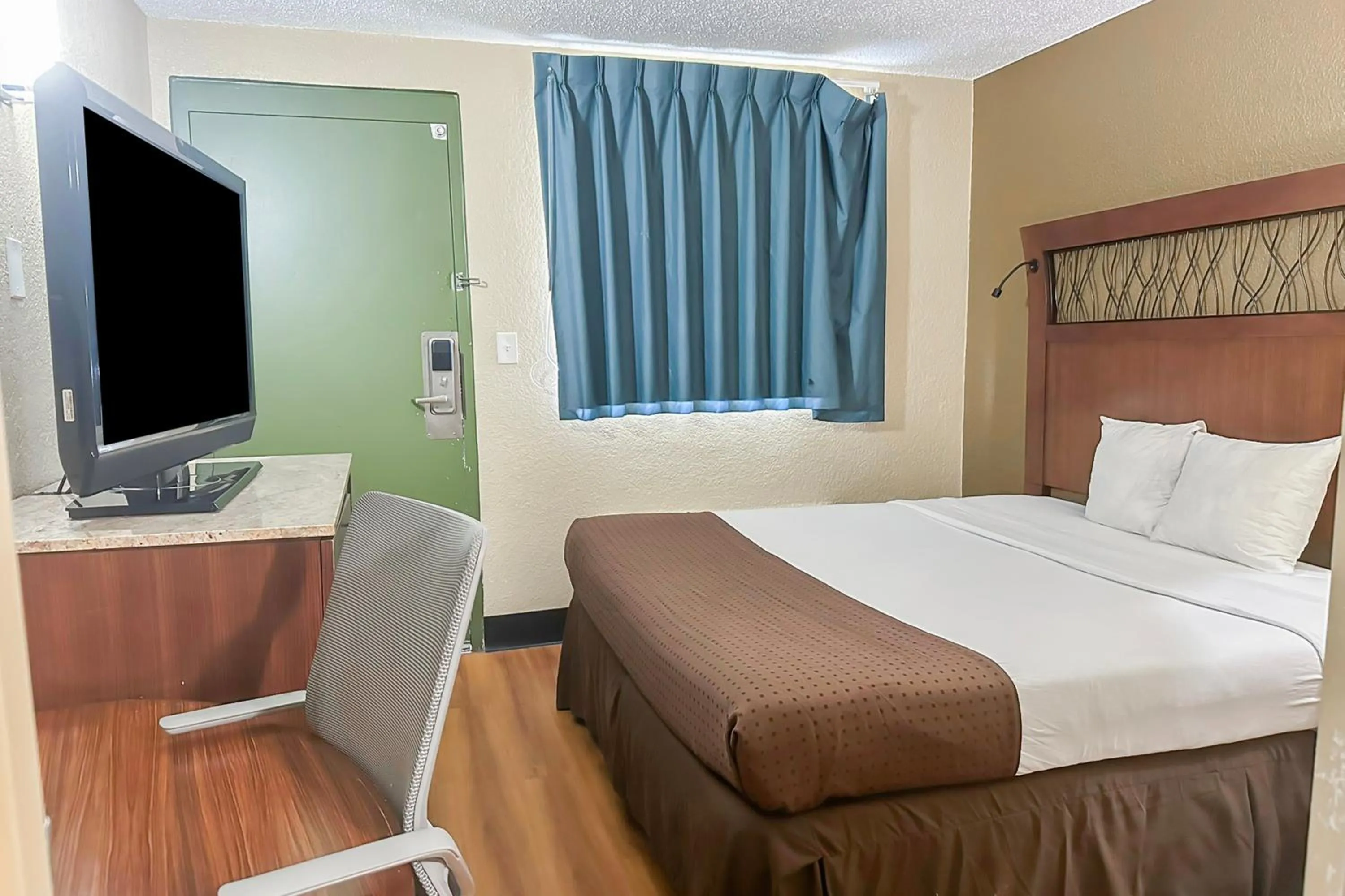 Bedroom, Bed in OYO Hotel Mobile, AL I-65 at Airport Blvd