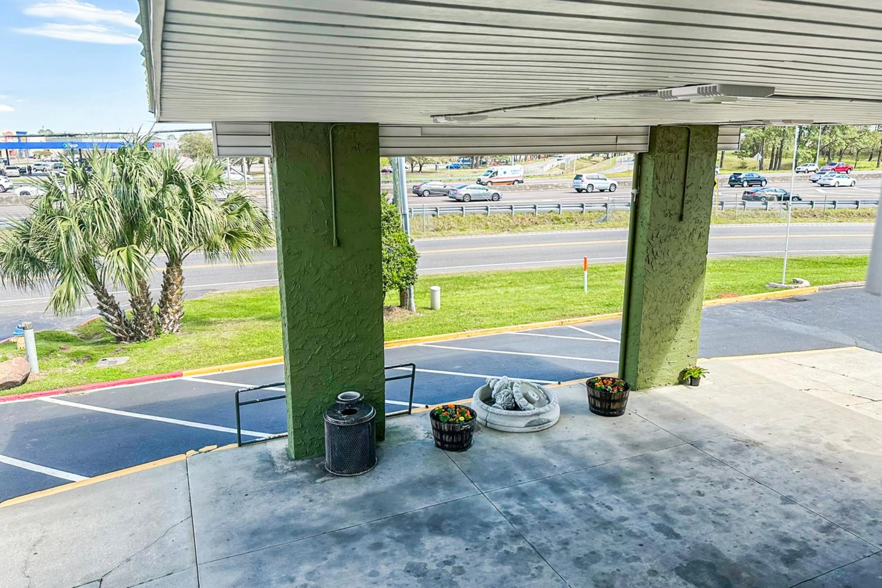 Facade/entrance in OYO Hotel Mobile, AL I-65 at Airport Blvd