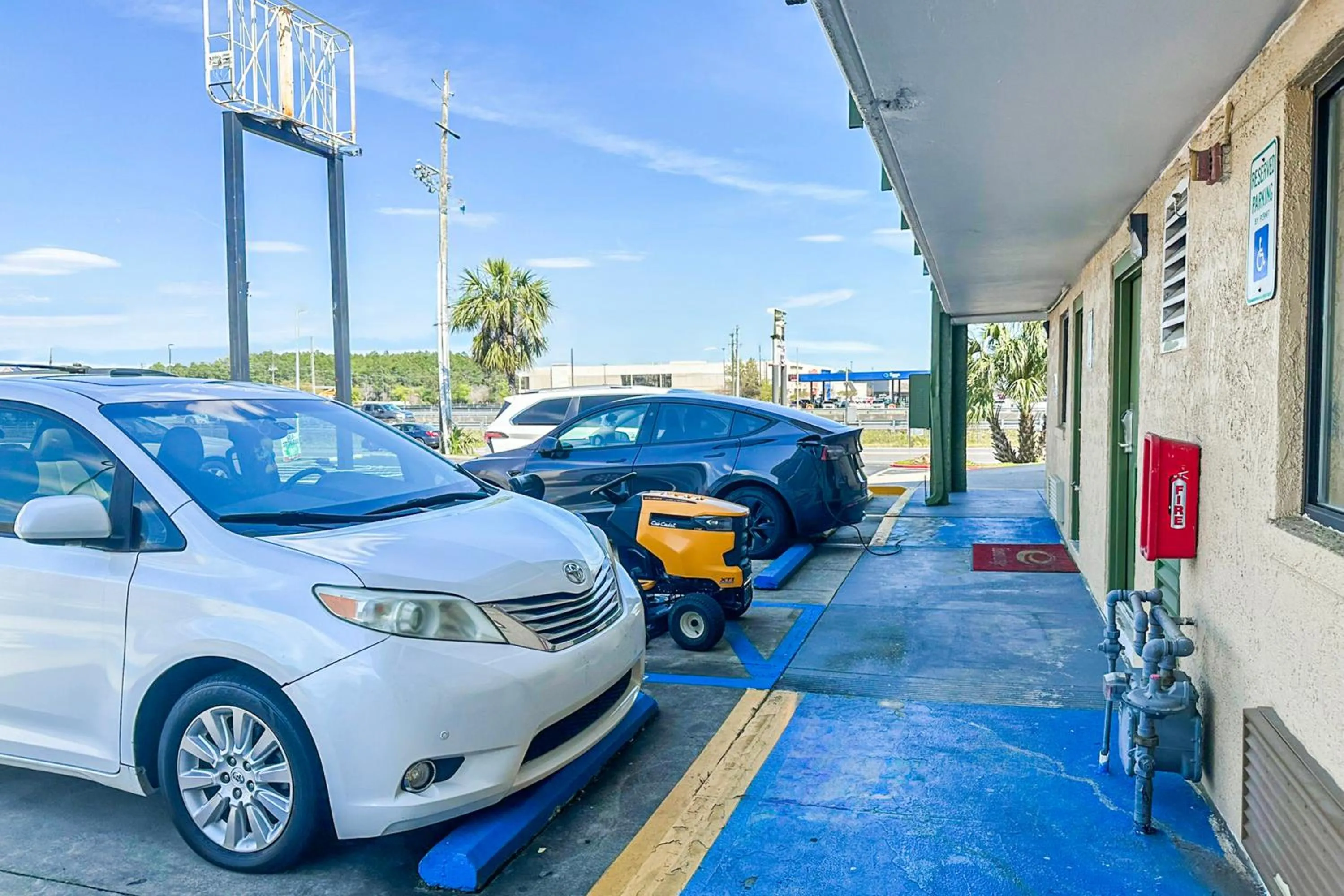 Parking in OYO Hotel Mobile, AL I-65 at Airport Blvd