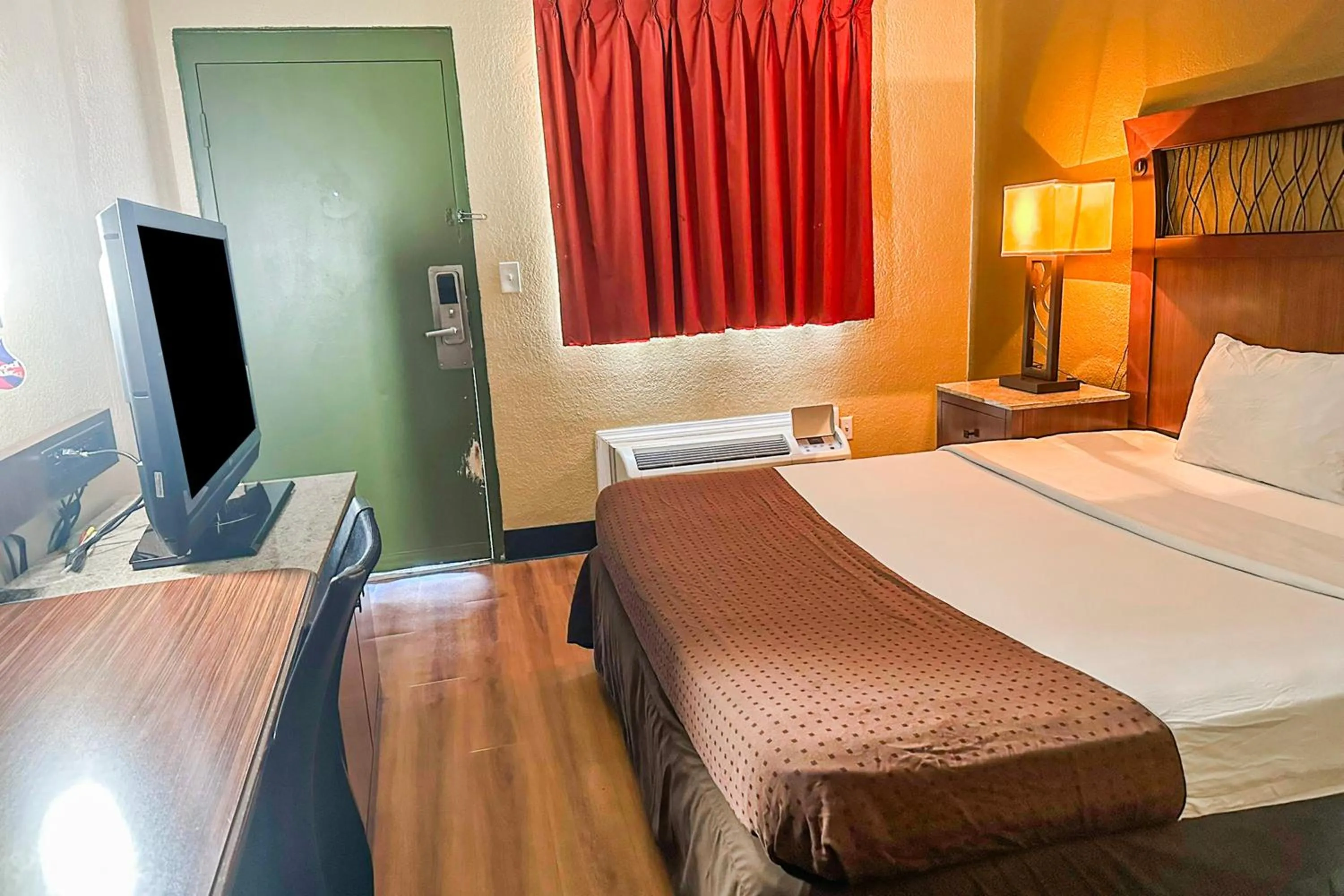 Bedroom, Bed in OYO Hotel Mobile, AL I-65 at Airport Blvd