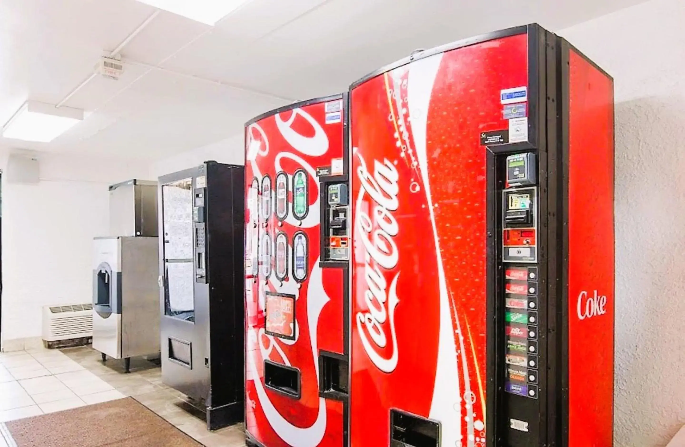 vending machine, Supermarket/Shops in OYO Hotel Mobile, AL I-65 at Airport Blvd