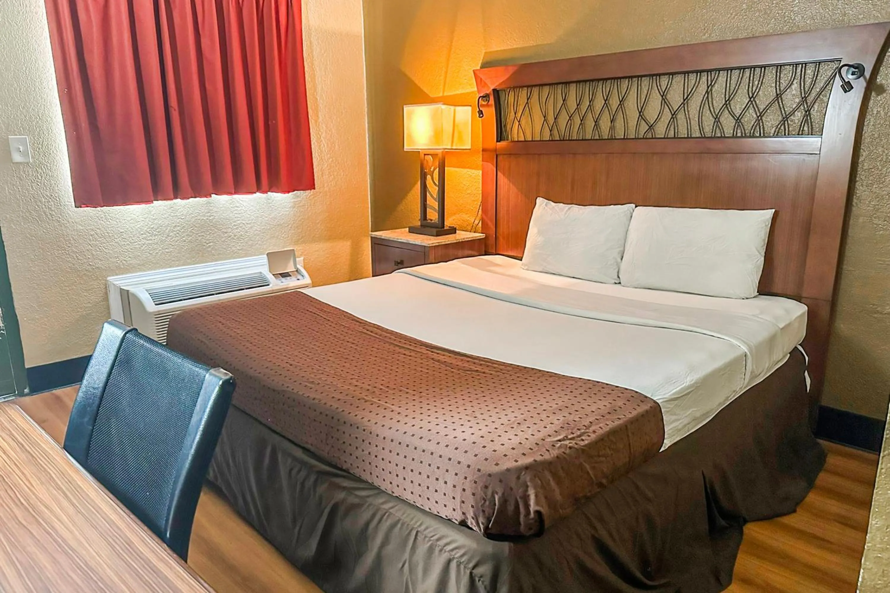 Bedroom, Bed in OYO Hotel Mobile, AL I-65 at Airport Blvd